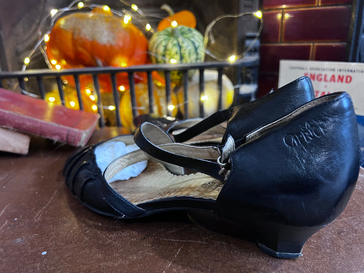 1970s Black Leather Mary Jane Shoes: Cut-Out Pleated Block Heel (UK 6.5)