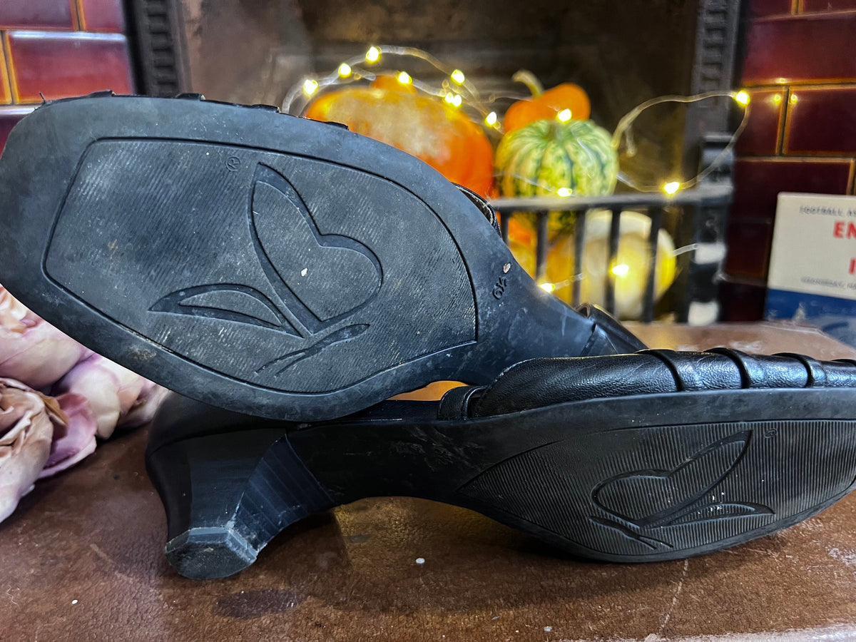 1970s Black Leather Mary Jane Shoes: Cut-Out Pleated Block Heel (UK 6.5)