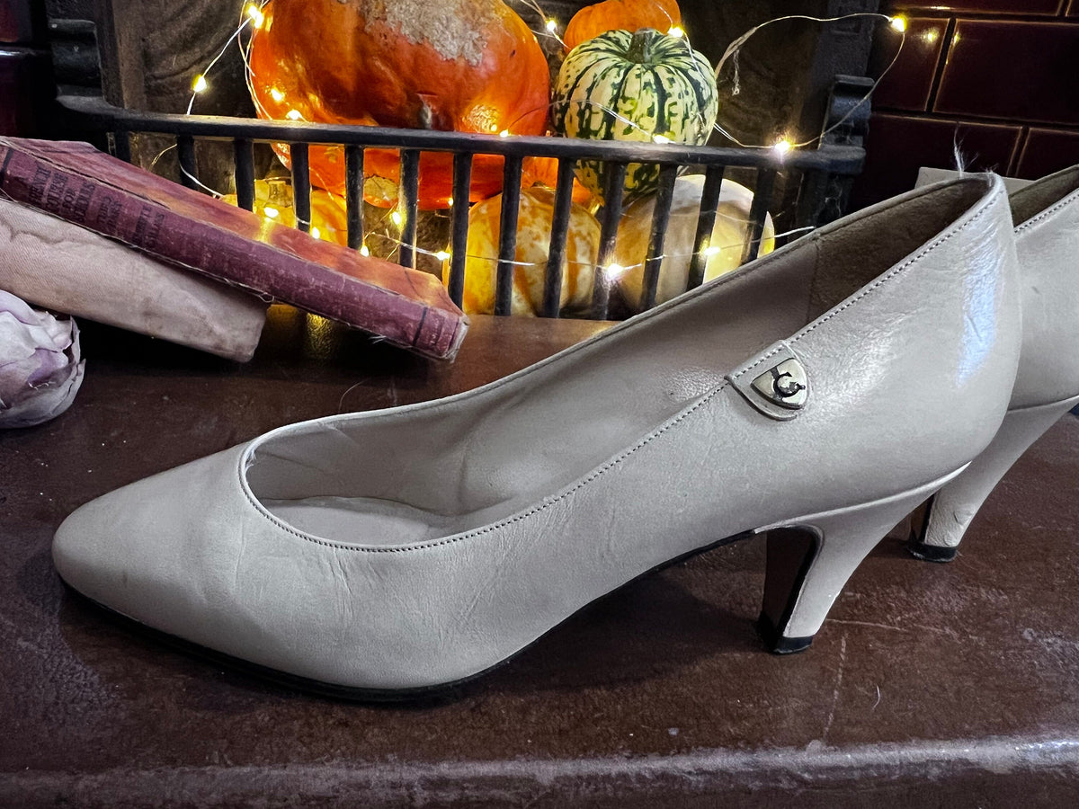 Vintage Céline Paris Leather Shoes: 1950s Cream Heels, UK1