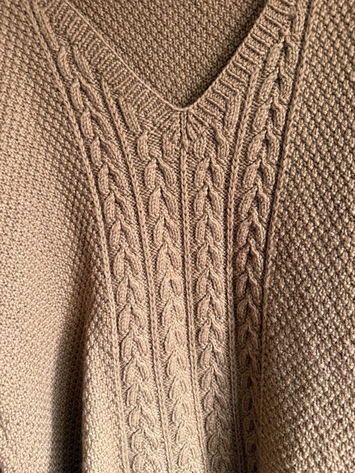 Vintage 1940s Brown Cable Knit Wool Jumper – V Neck Chunky Country Sweater – Unisex Heritage Knit