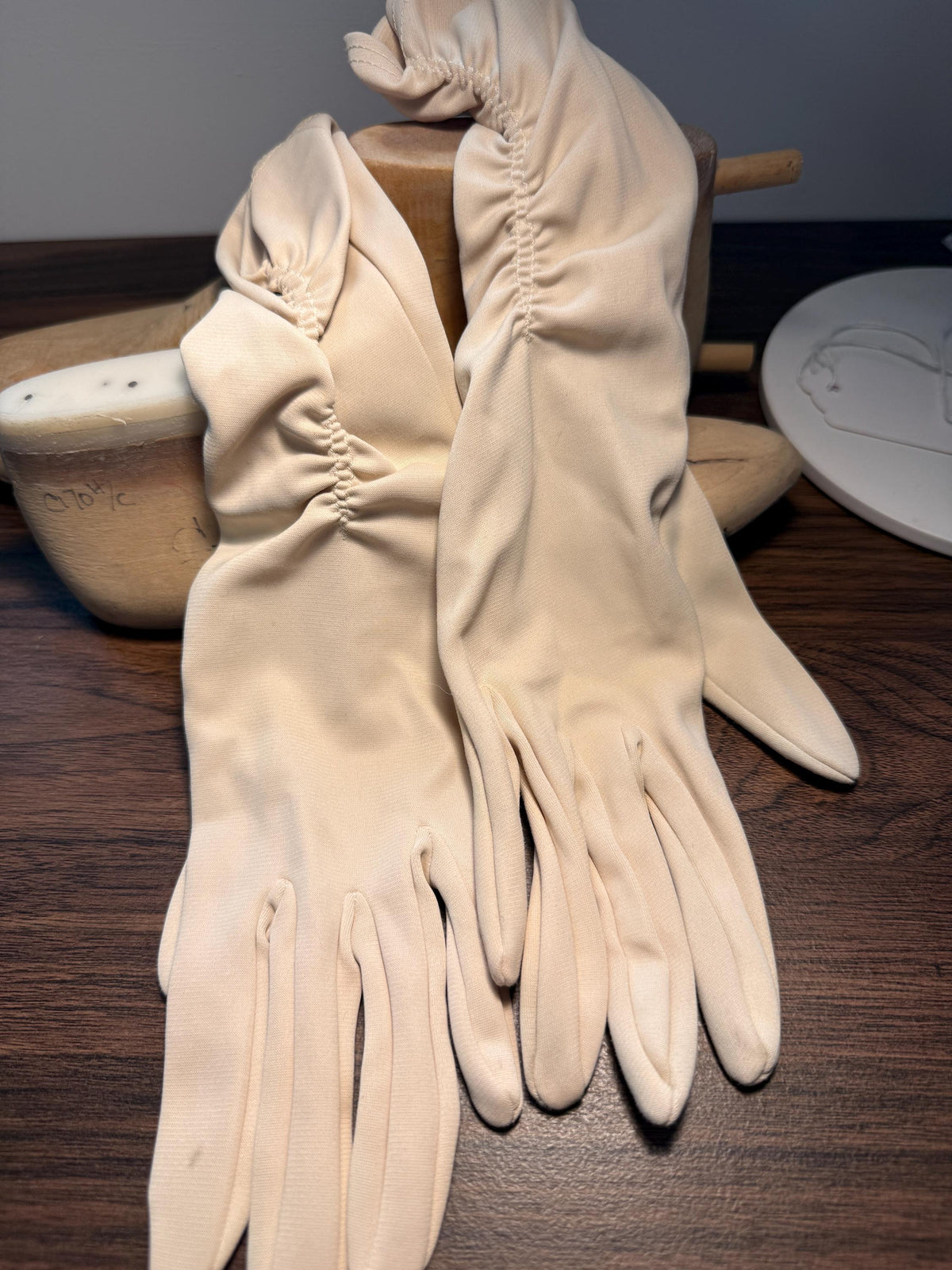 Vintage Cream Long Gloves with Ruched Cuffs | Ivory Evening Gloves