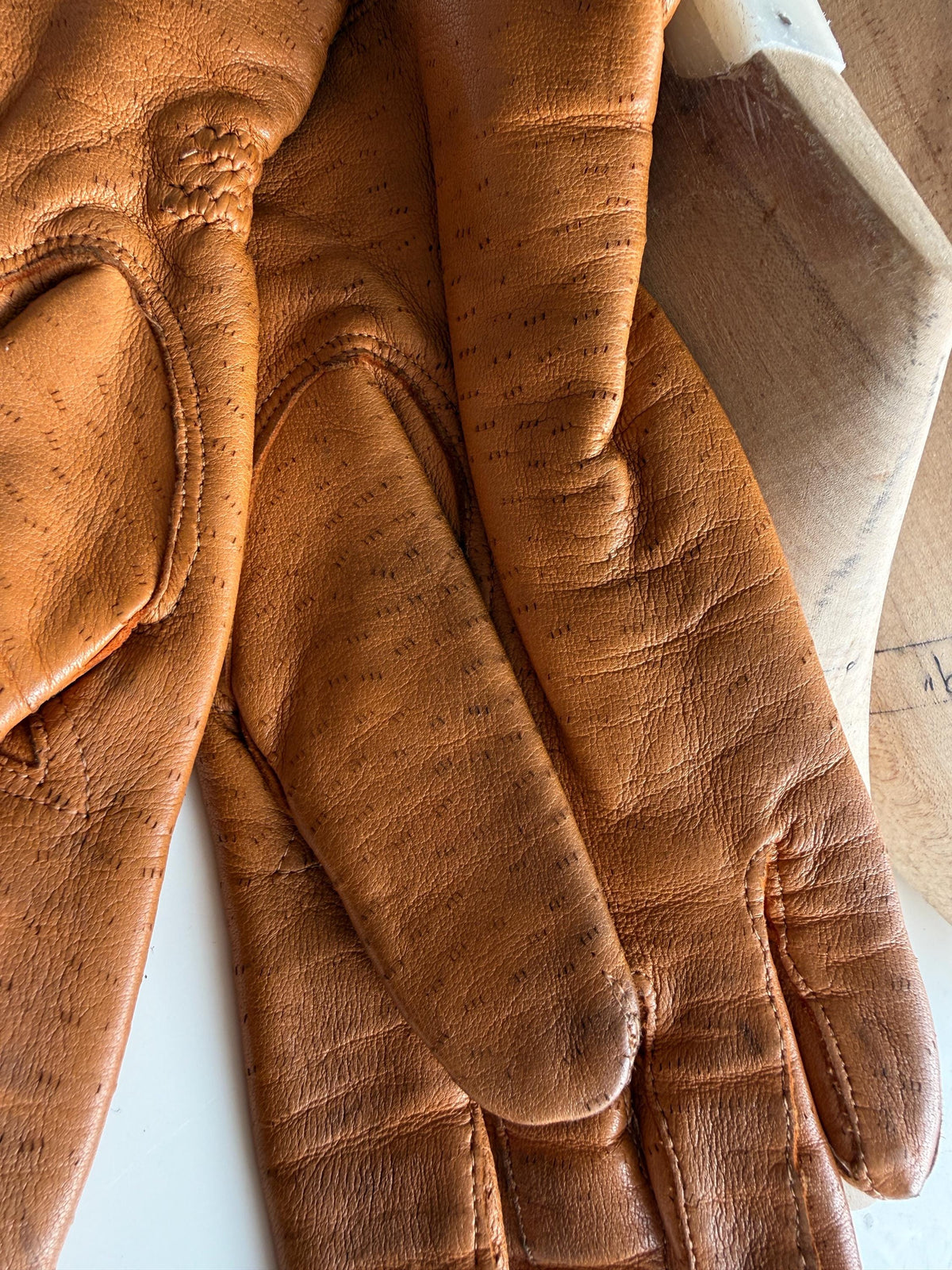 Vintage Tan Leather Gloves with Gathered Wrists and Fleecy Lining