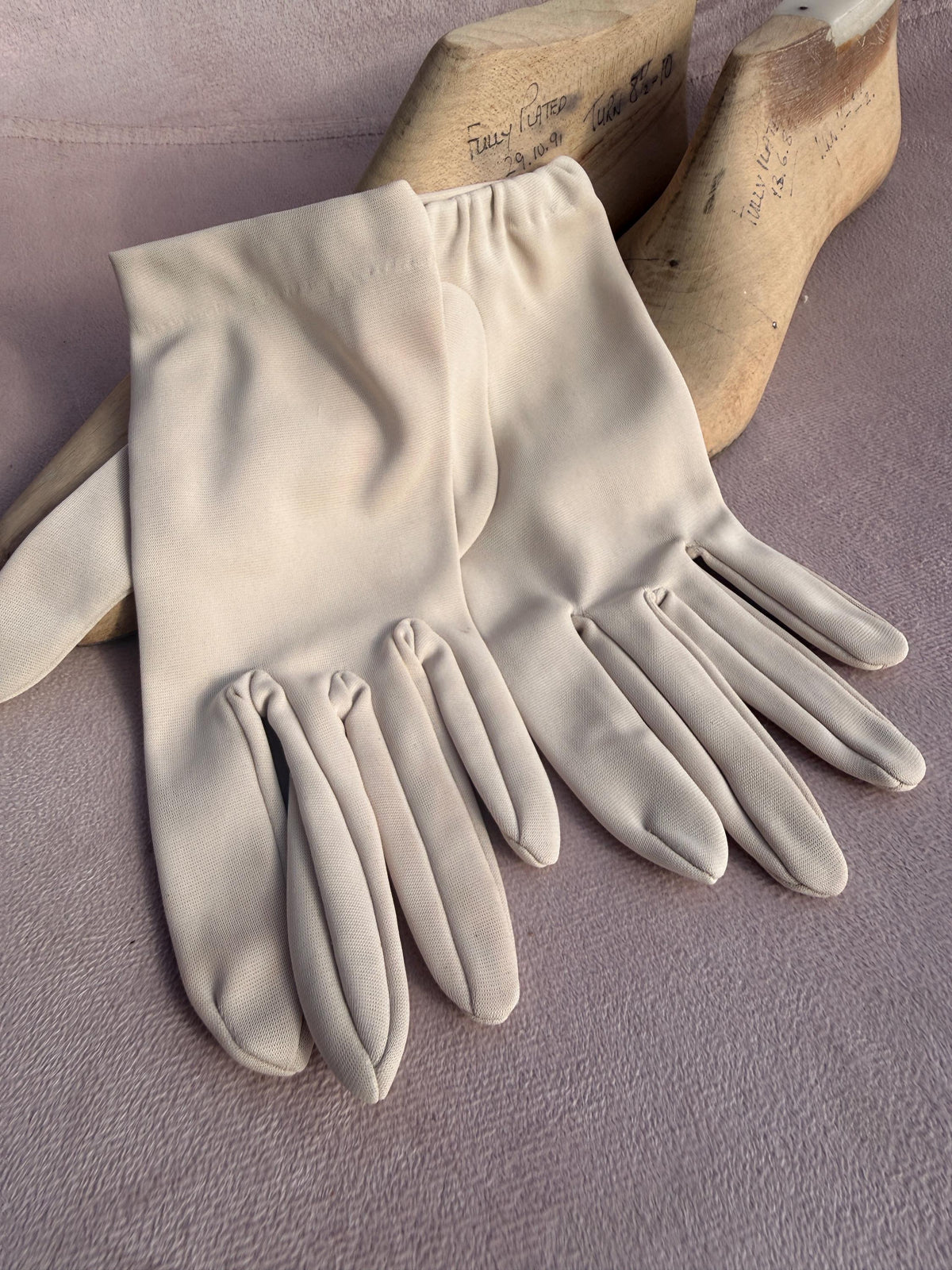 Vintage Cream Fabric Gloves – Classic Short Bridal Wedding Occasion Accessories