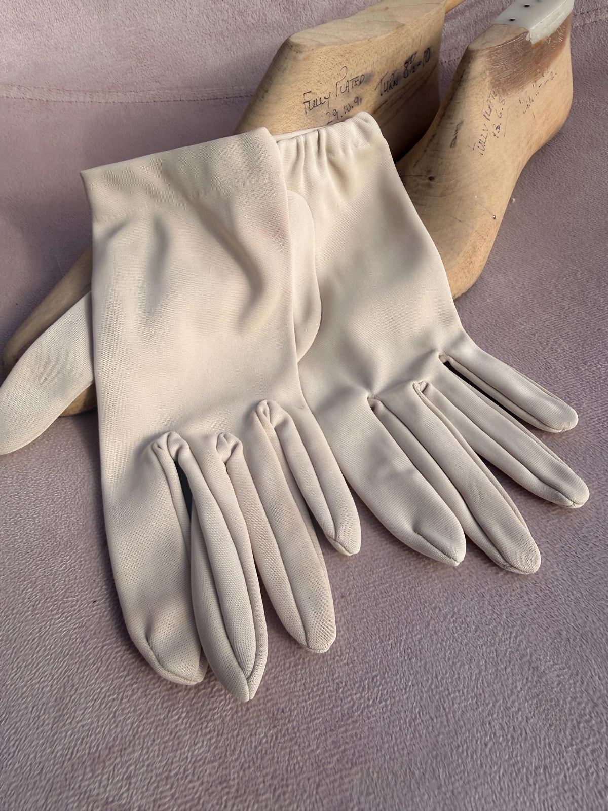 Vintage Cream Fabric Gloves – Classic Short Bridal Wedding Occasion Accessories