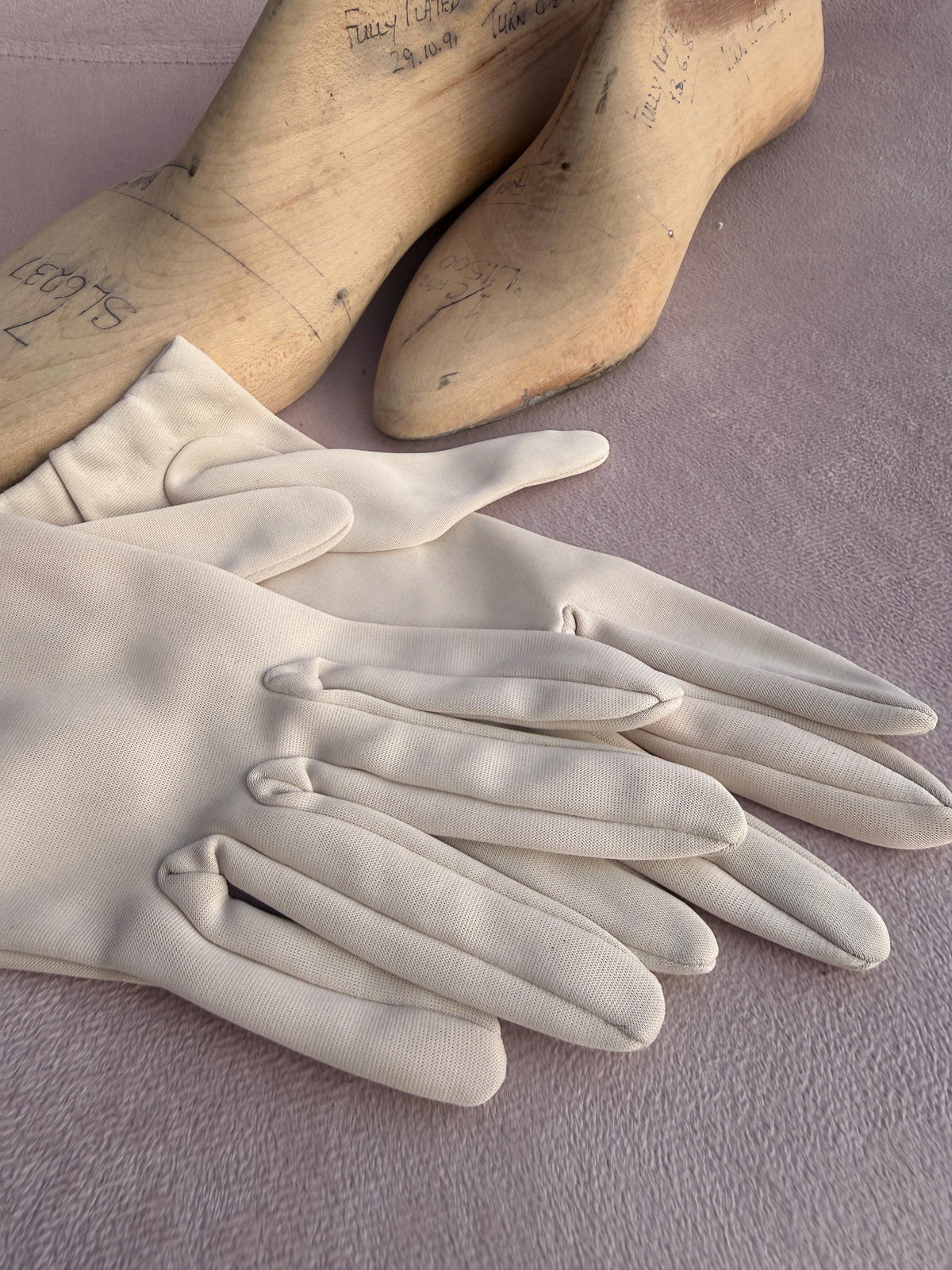Vintage Cream Fabric Gloves – Classic Short Bridal Wedding Occasion Accessories
