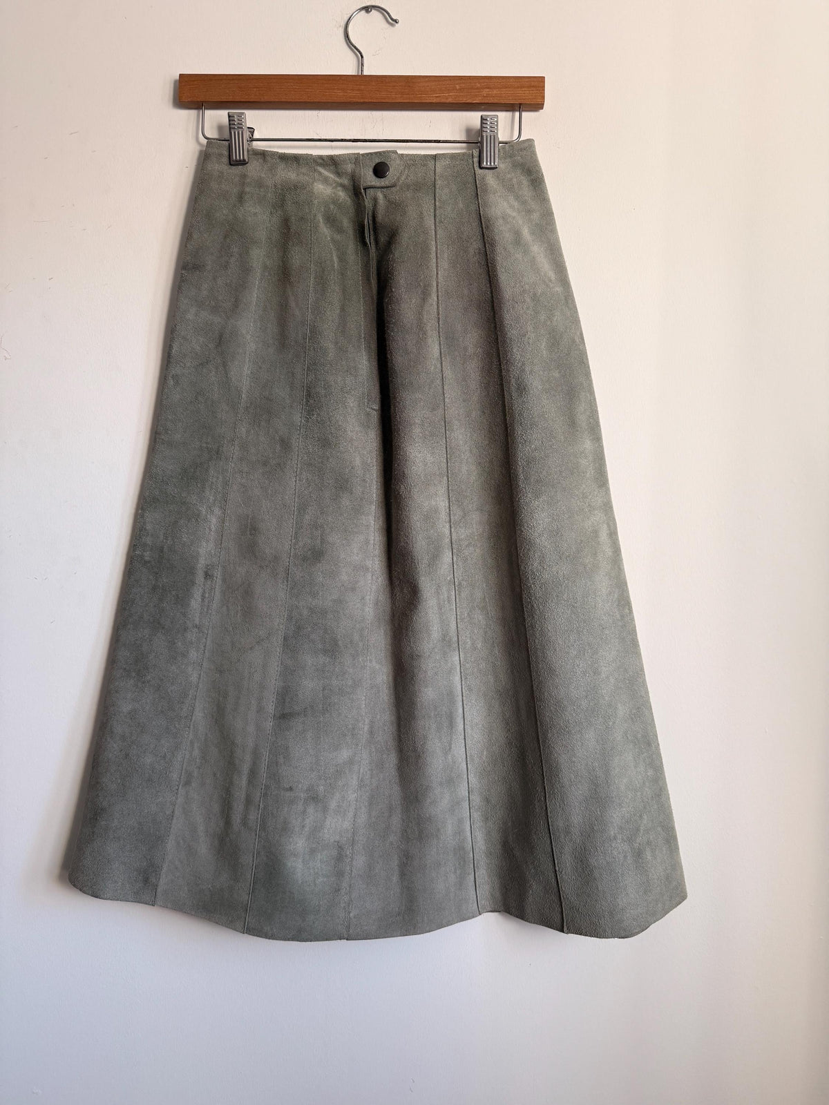 1970s Sage Green Suede Skirt – Vintage Panelled A-Line Skirt