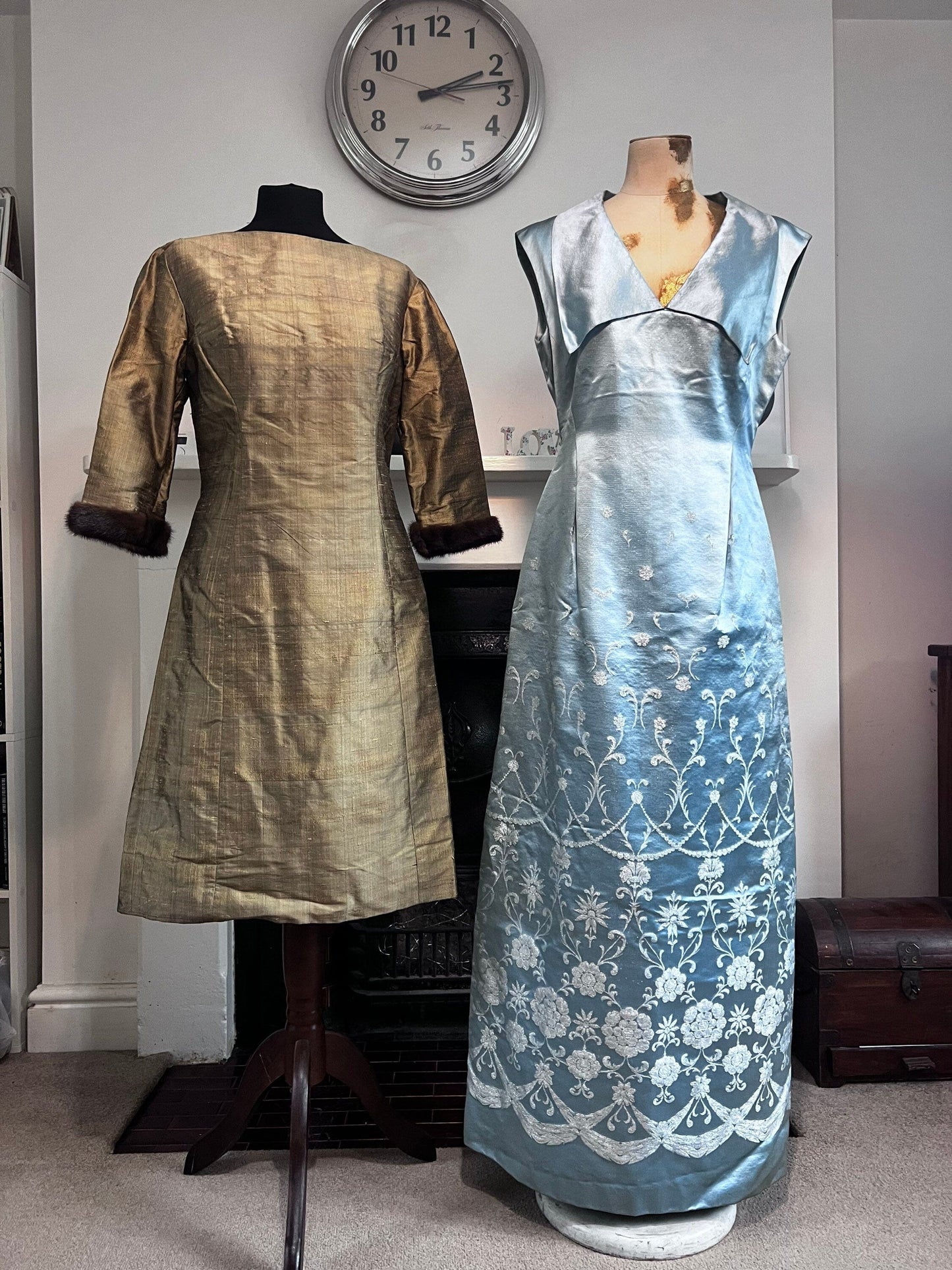 1960s bronze Silk Gold Shift Dress real Fur Cuffs - Beautiful unworn shot silk 3 quarter sleeve shift dress