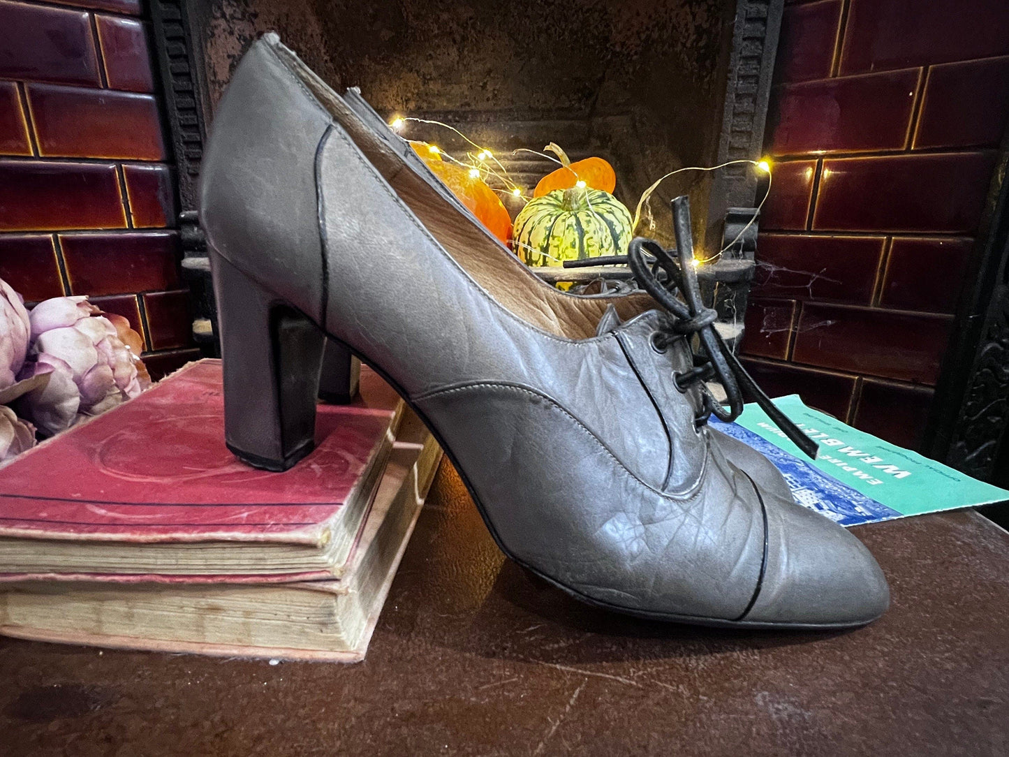 1970’s Vintage Shoes Grey Leather lace up heeled Shoes grey leather UK6 - Vintage Vintage Shoes, 70s Shoes, Duo Spanish made