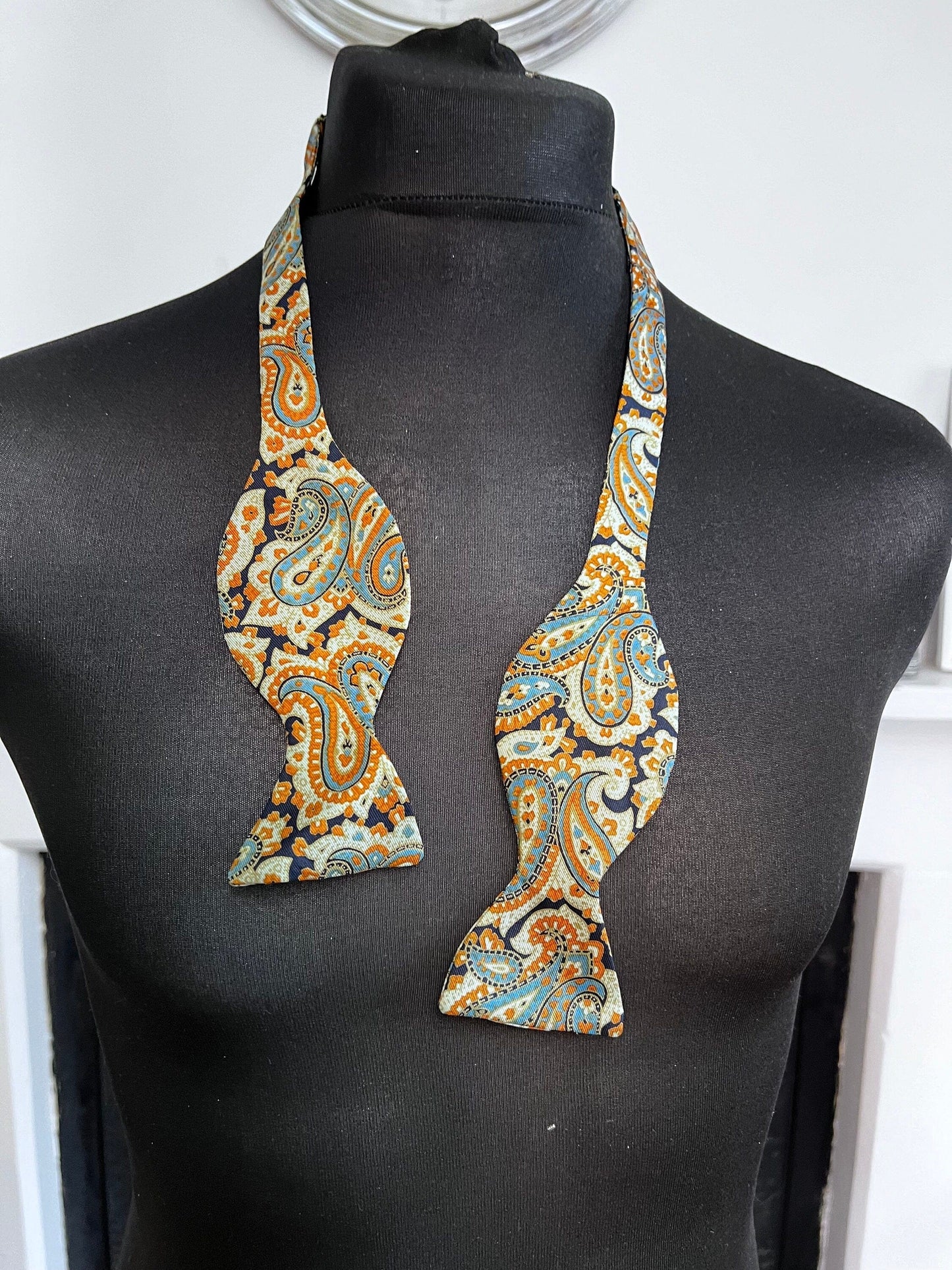 1950s 1960s Mens Vintage Paisley Silk Bow Necktie Tie, Paisley silk bow tie, Vintage Tie, Vintage Necktie, 50s Tie, vintage neckwear,