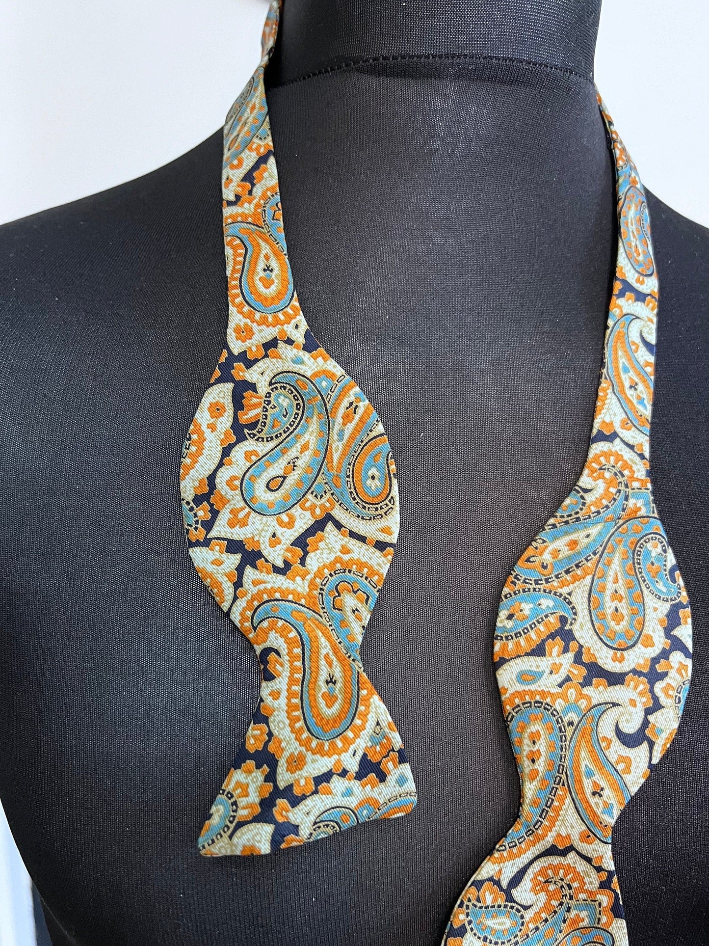 1950s 1960s Mens Vintage Paisley Silk Bow Necktie Tie, Paisley silk bow tie, Vintage Tie, Vintage Necktie, 50s Tie, vintage neckwear,
