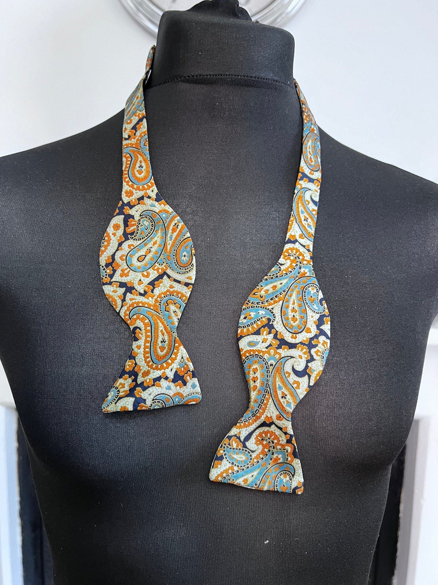 1950s 1960s Mens Vintage Paisley Silk Bow Necktie Tie, Paisley silk bow tie, Vintage Tie, Vintage Necktie, 50s Tie, vintage neckwear,