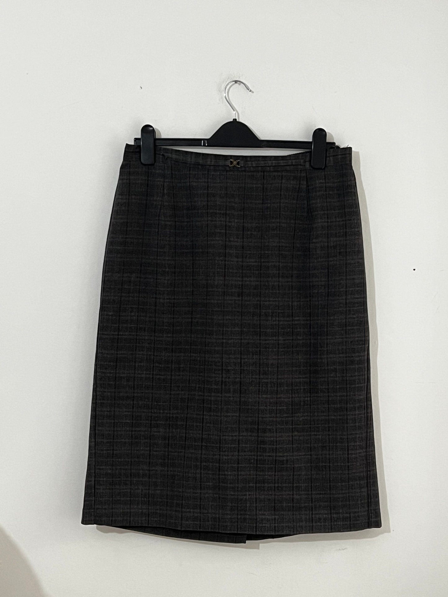 Vintage Checked Skirt Midi Length Grey and dark red checked skirt UK Size 14-16