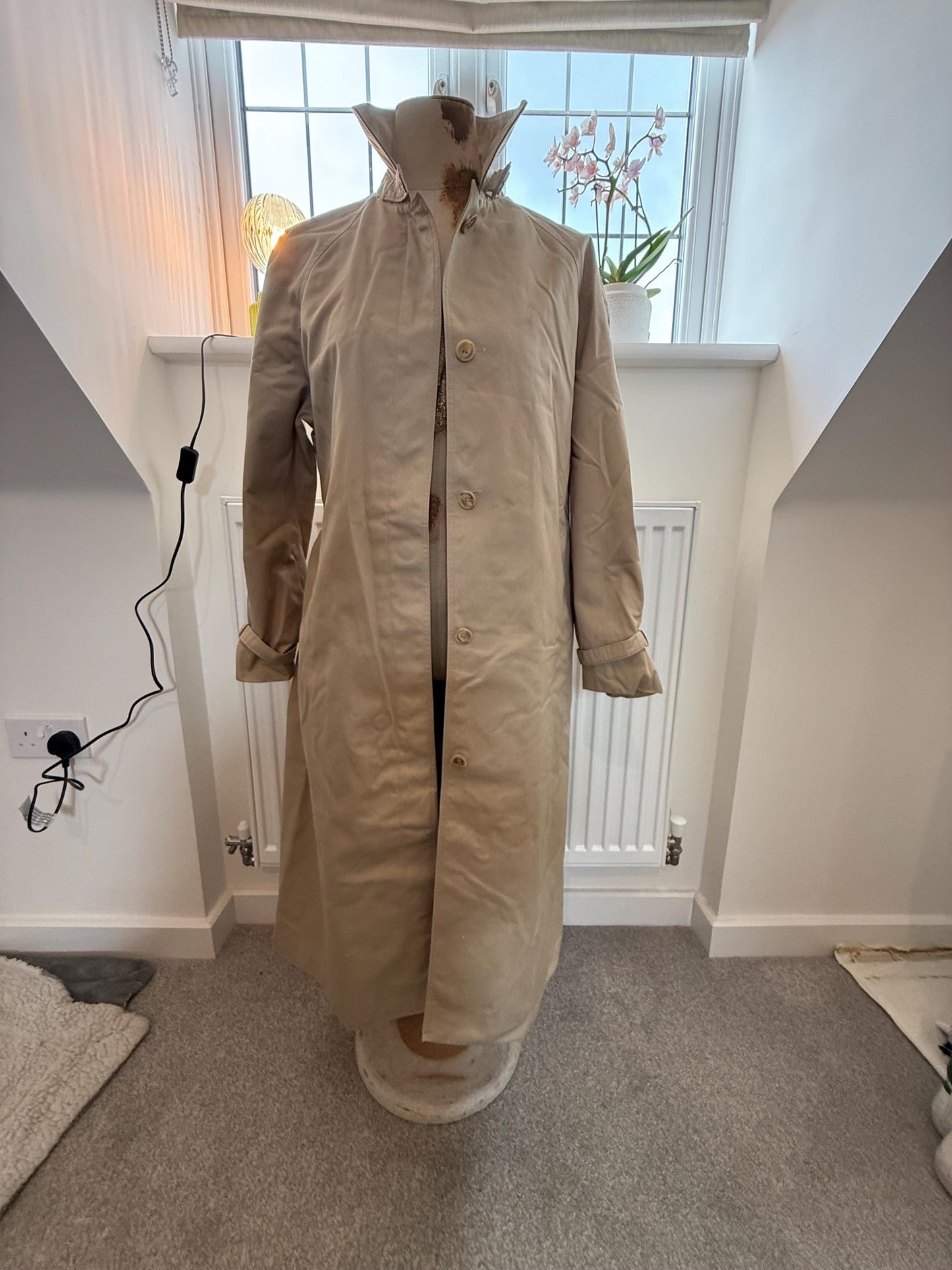 Vintage Dannimac Trench Coat – Beige Belted Mac / Raincoat, Size UK 12–14, Classic 1980s Style
