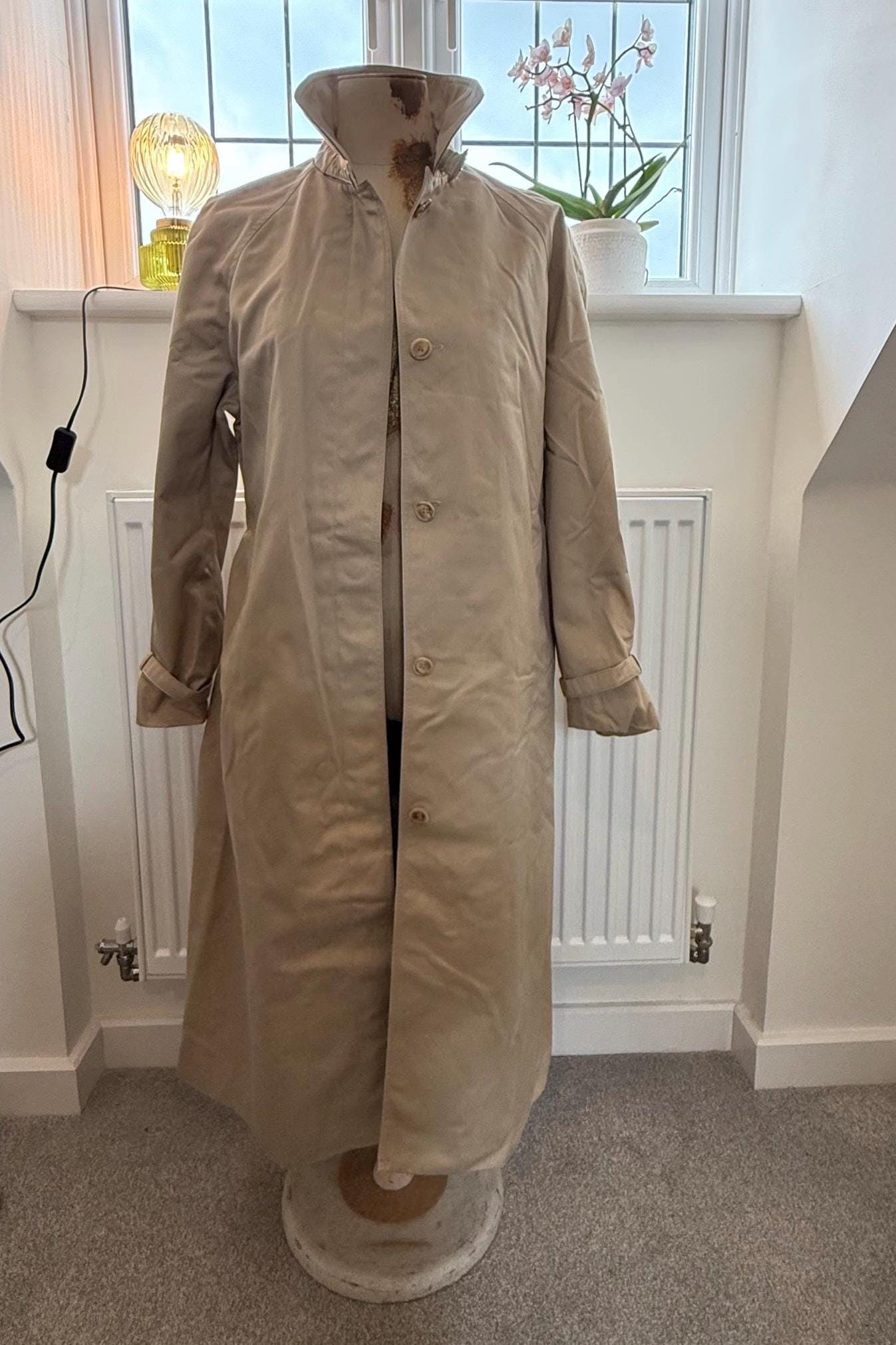 Vintage Dannimac Trench Coat – Beige Belted Mac / Raincoat, Size UK 12–14, Classic 1980s Style