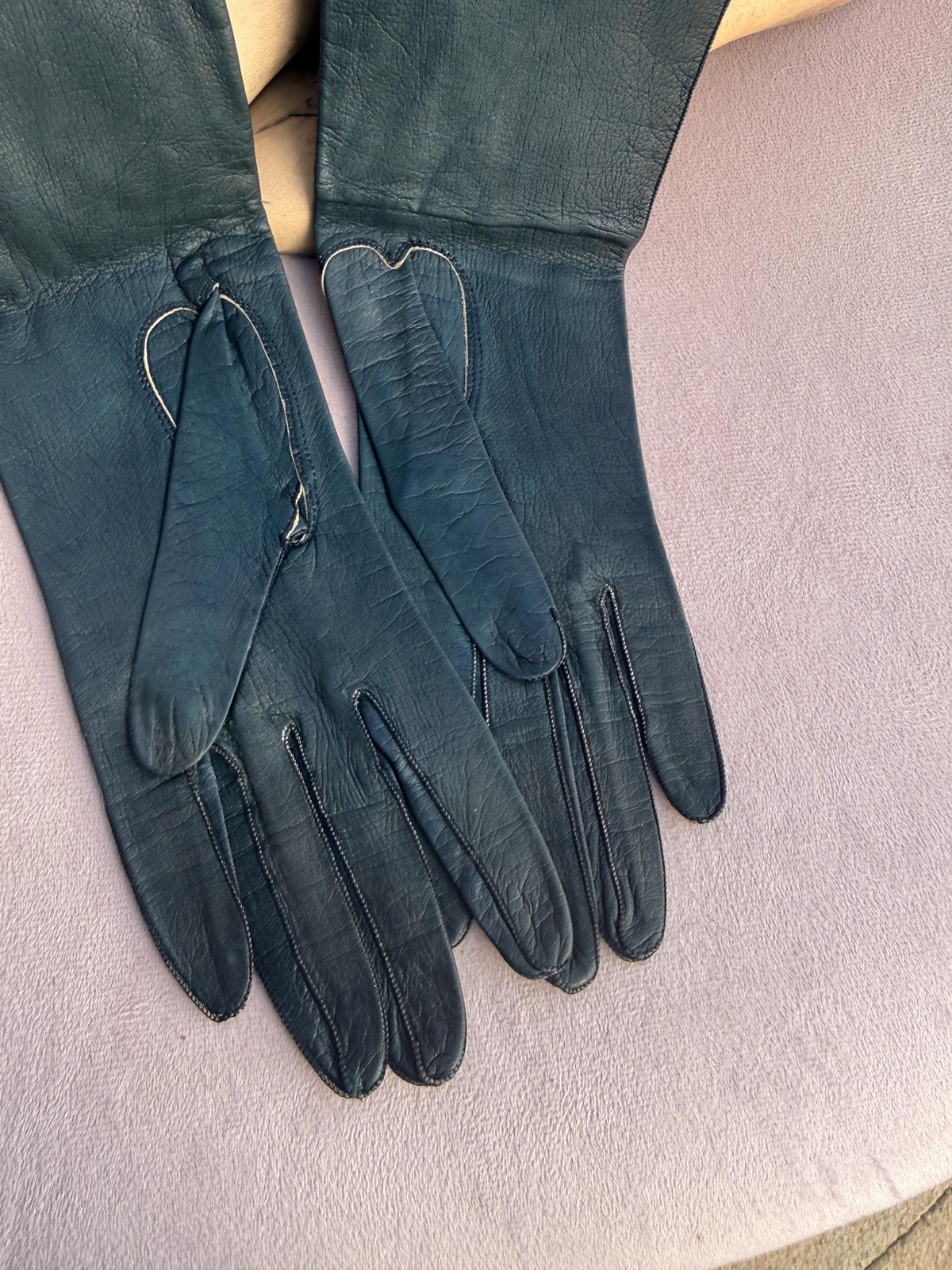 Vintage Dark Blue Leather Gauntlet Gloves with Long Flared Cuffs – Contrast Stitching