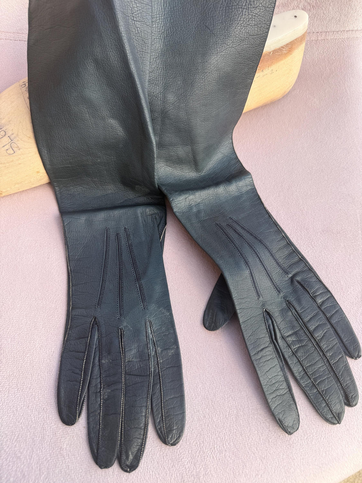Vintage Dark Blue Leather Gauntlet Gloves with Long Flared Cuffs – Contrast Stitching