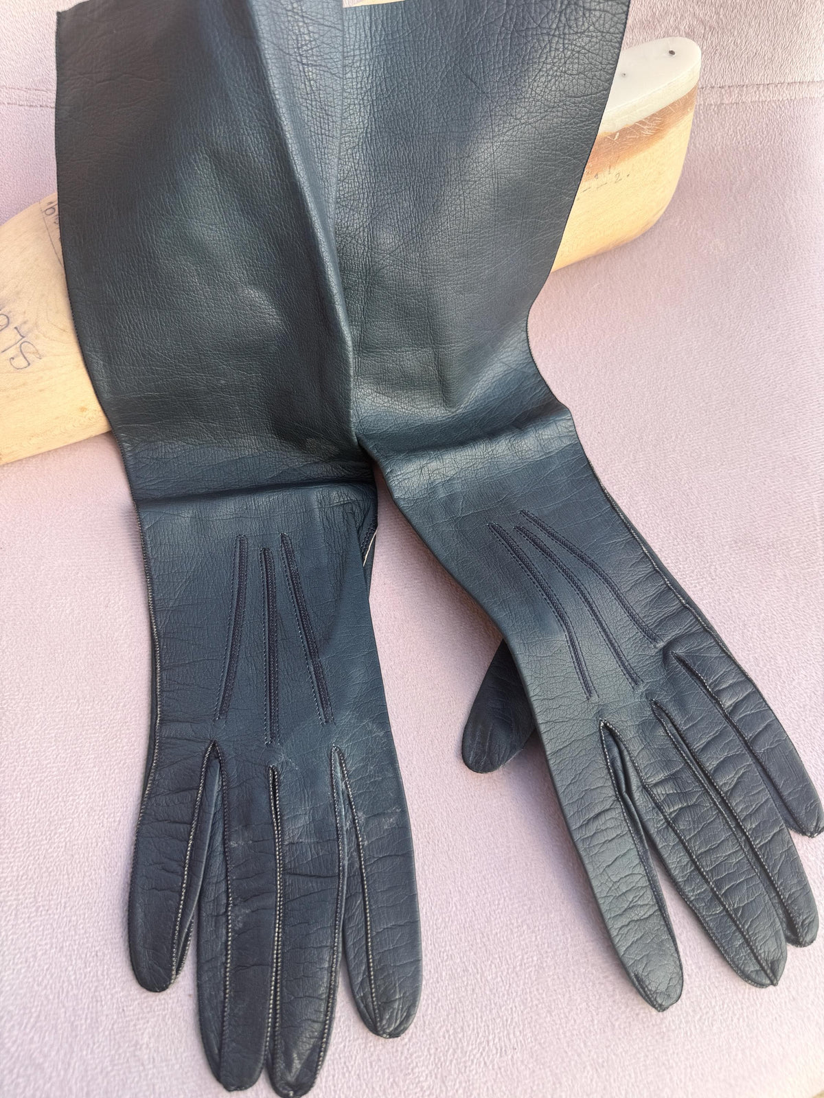 Vintage Dark Blue Leather Gauntlet Gloves with Long Flared Cuffs – Contrast Stitching