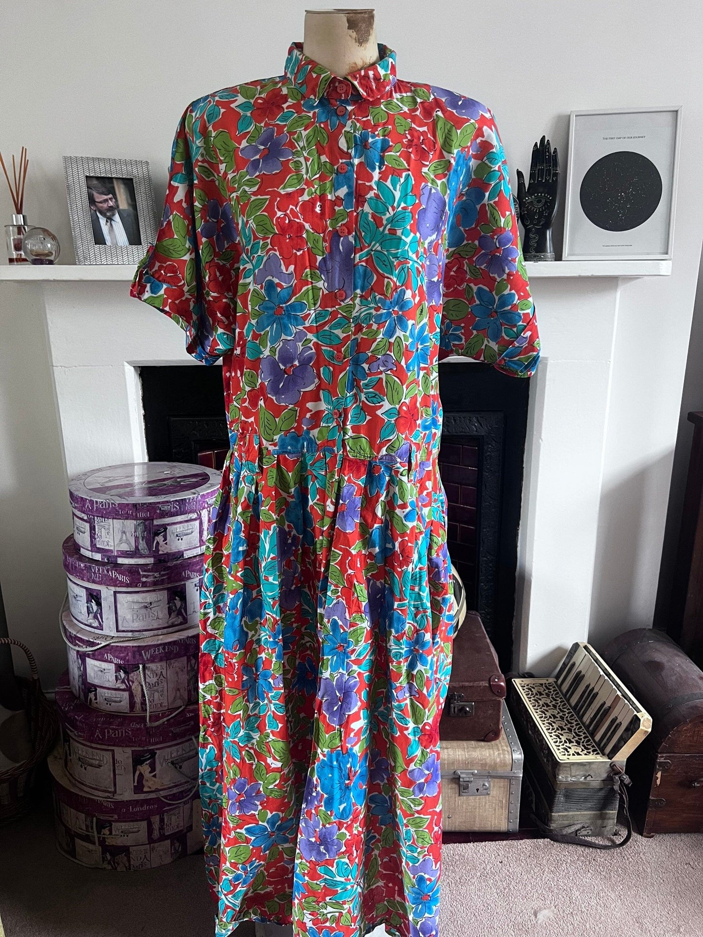 Vintage Suit 80s does 40s dress red and blue floral - 1940s Style button through vintage dress by Les Arcs, vintage dress, vintage shirt