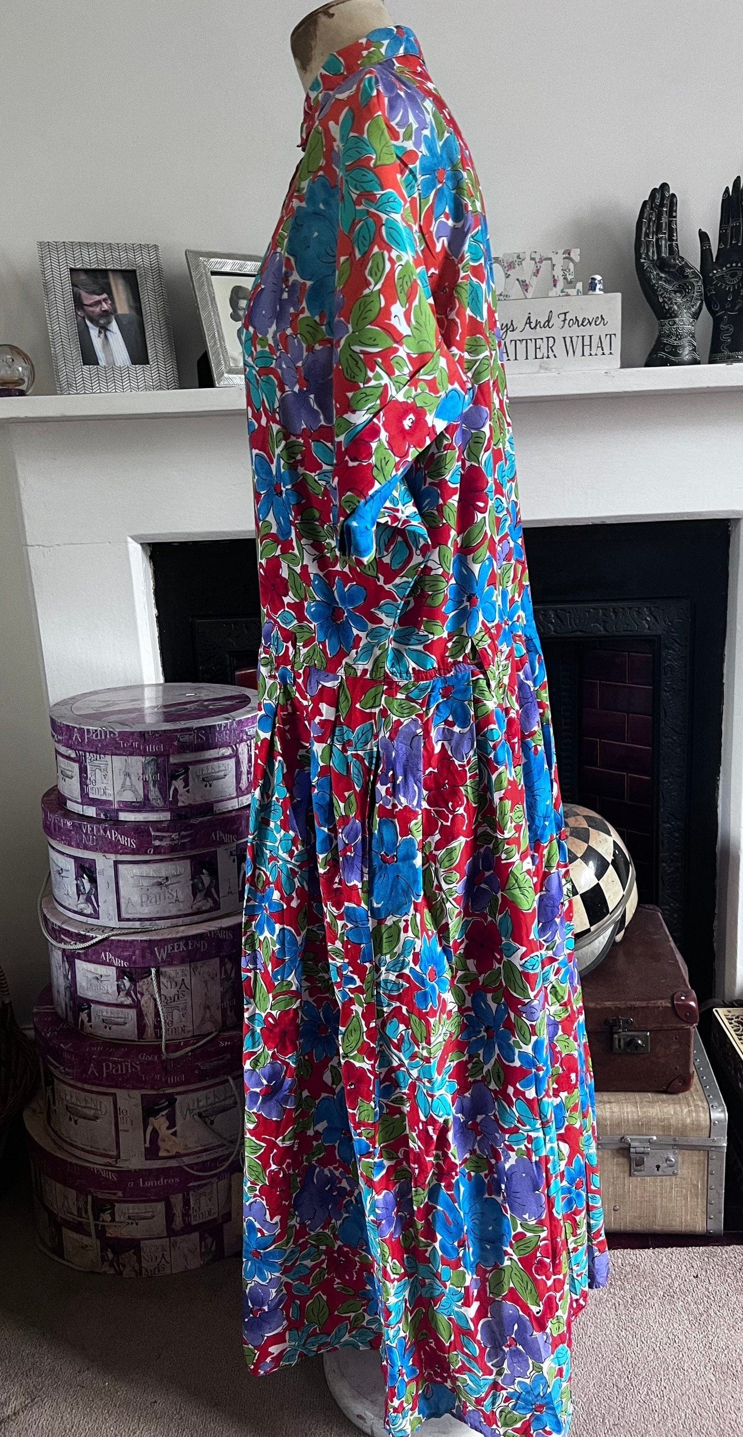 Vintage Suit 80s does 40s dress red and blue floral - 1940s Style button through vintage dress by Les Arcs, vintage dress, vintage shirt