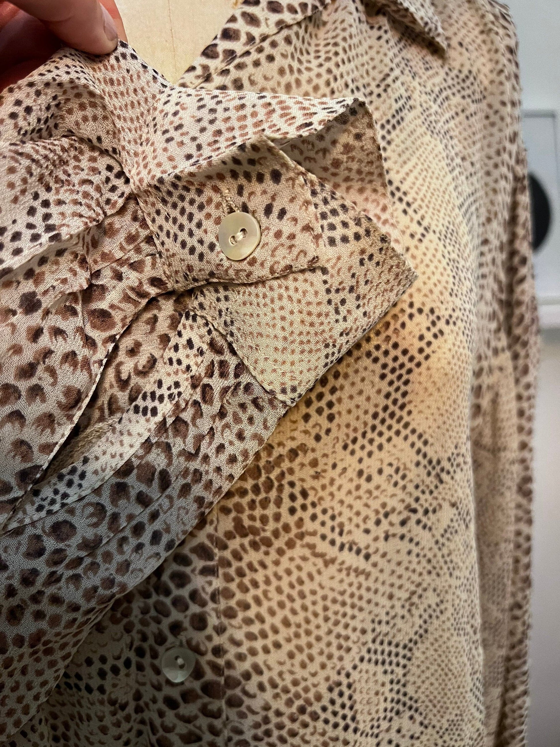 Vintage Grey Viscose Animal Print longline Blouse Top - Grey Brown Snakeskin Shirt Blouse UK12