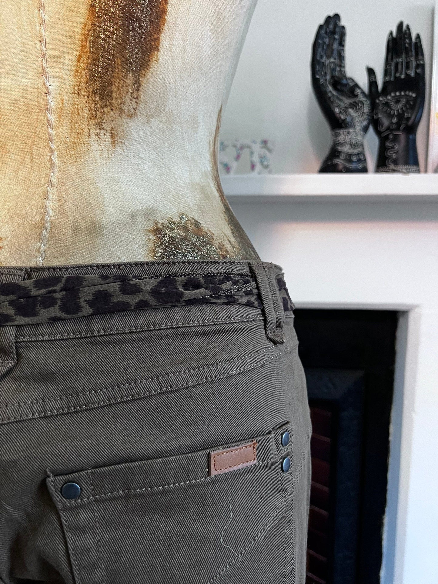 Vintage dark green slim 90s Jeans with leopard print belt - W34” L29” UK14