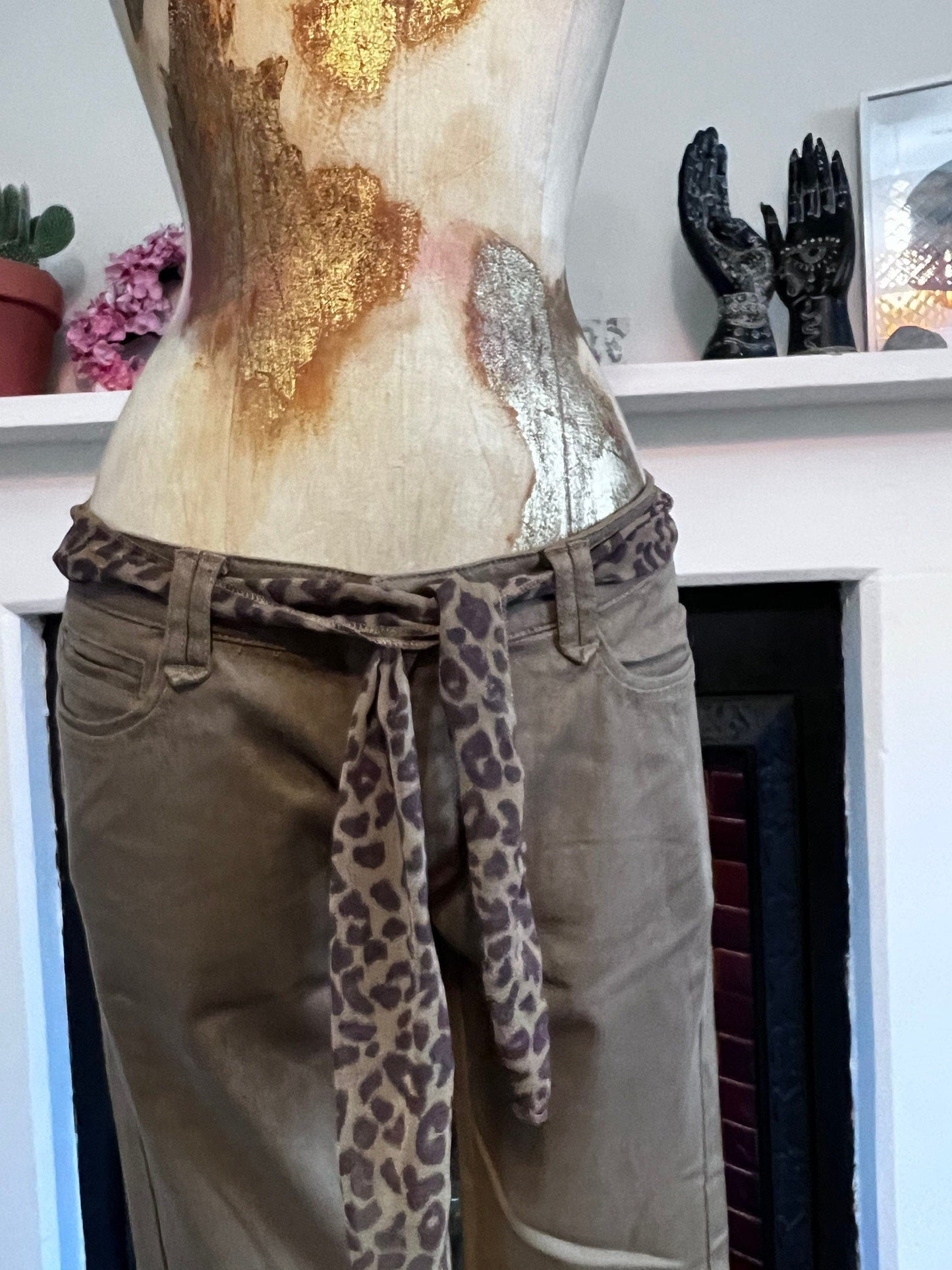 Vintage dark green slim 90s Jeans with leopard print belt - W34” L29” UK14