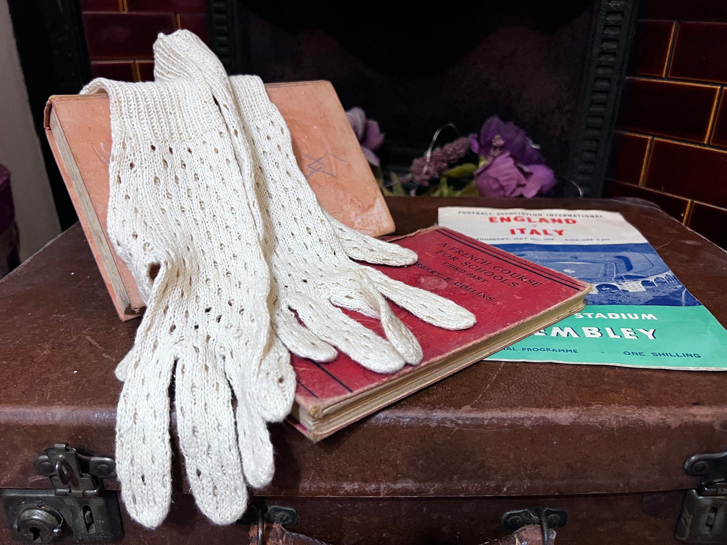 Vintage Ladies cream Stretch crochet Gloves - lace Style cream Gloves - Size Small Gloves, Ladies Gloves, cream Gloves, lace gloves