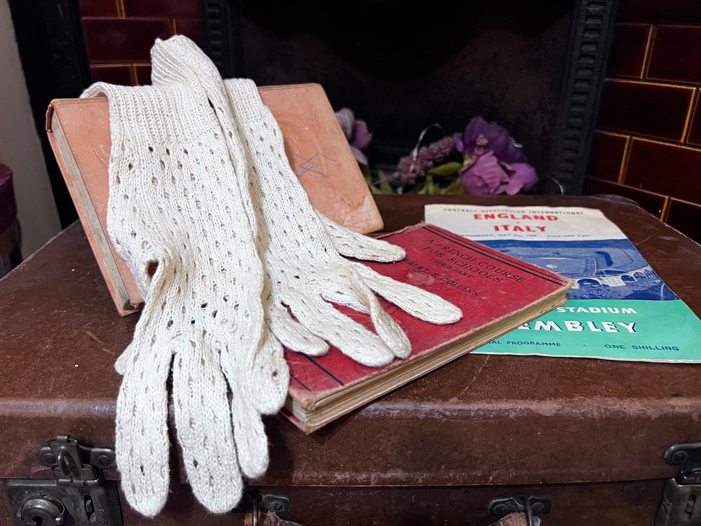 Vintage Ladies cream Stretch crochet Gloves - lace Style cream Gloves - Size Small Gloves, Ladies Gloves, cream Gloves, lace gloves
