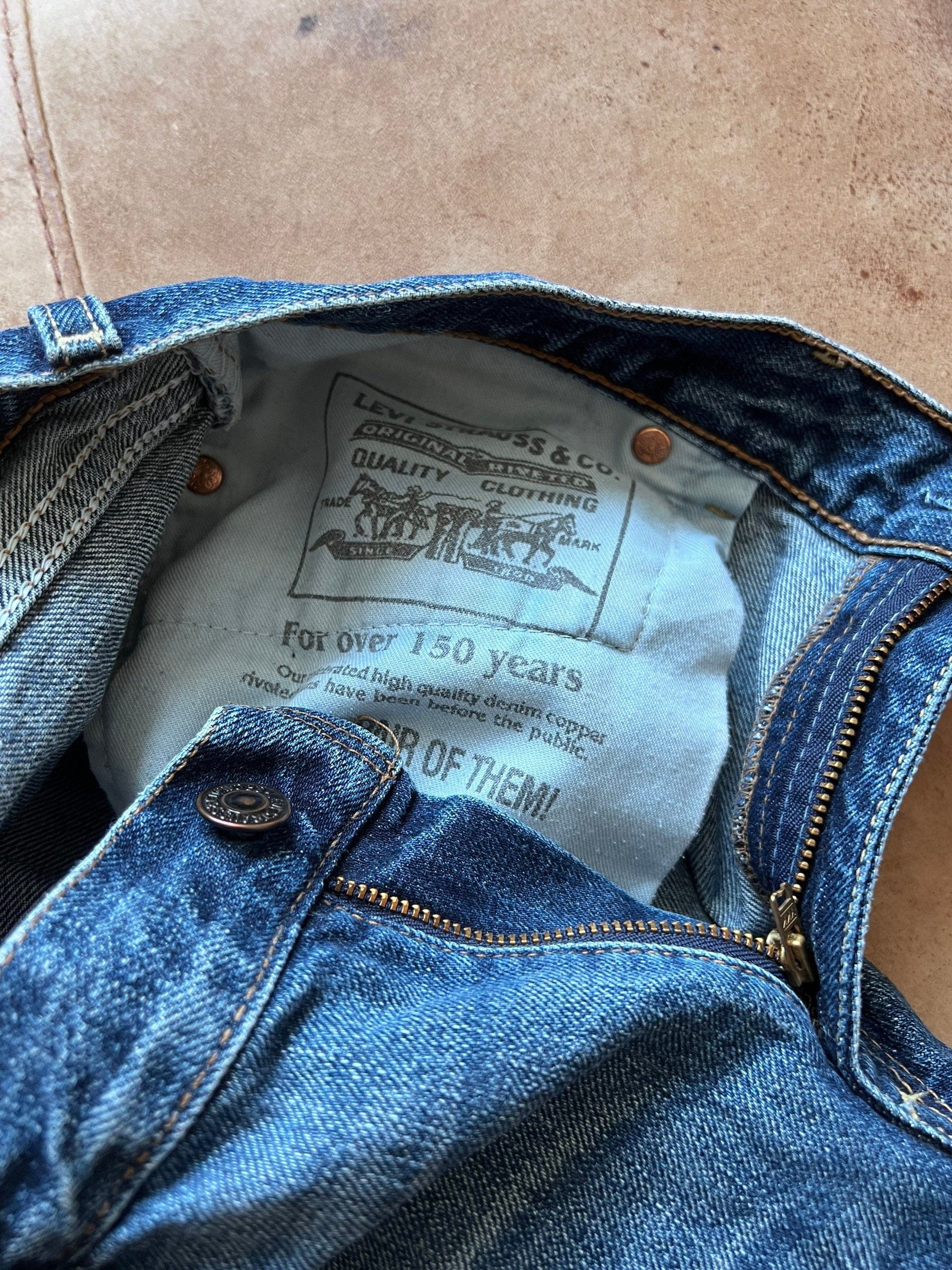 Vintage Denim Short Levi Cut Offs W32 - light stone wash denim shorts - Levi Jeans Cut Offs 544
