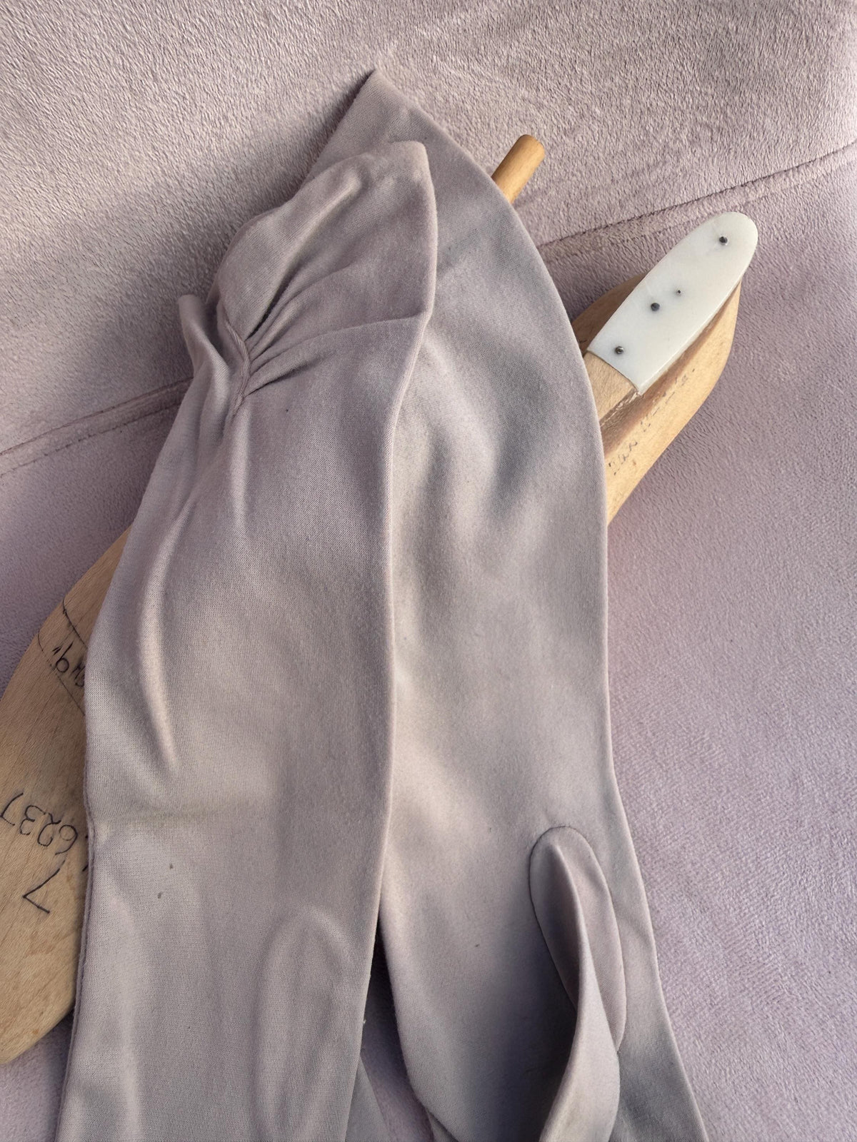 Vintage Pale Grey Long Fabric Gloves with Pleated Cuffs – Evening Occasion Accessories