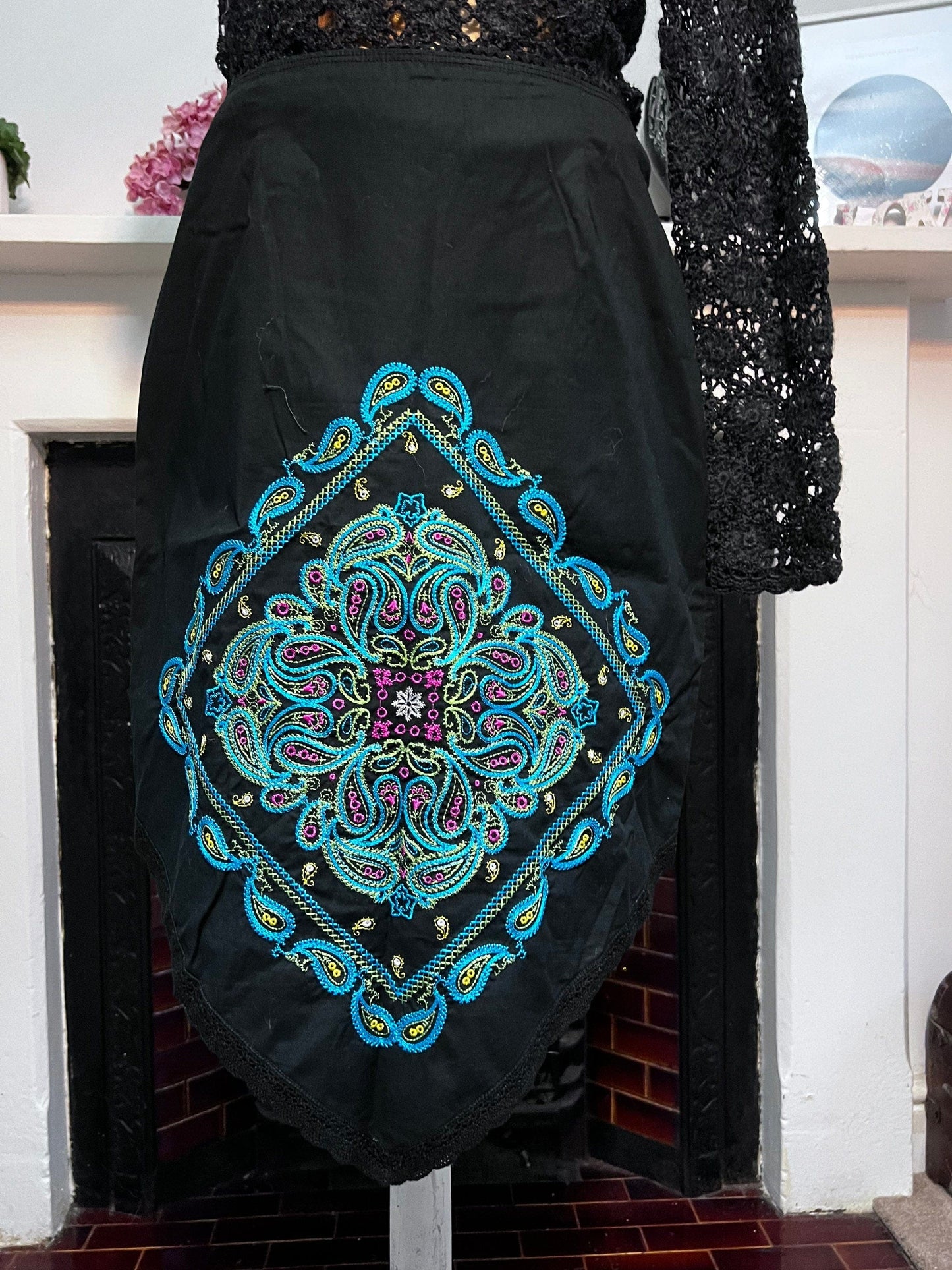 Vintage 1990s Black Embroidered stretch Pencil Skirt Knee Length UK Size 10 - 90s Fashion Stretch Mini Skirt Black