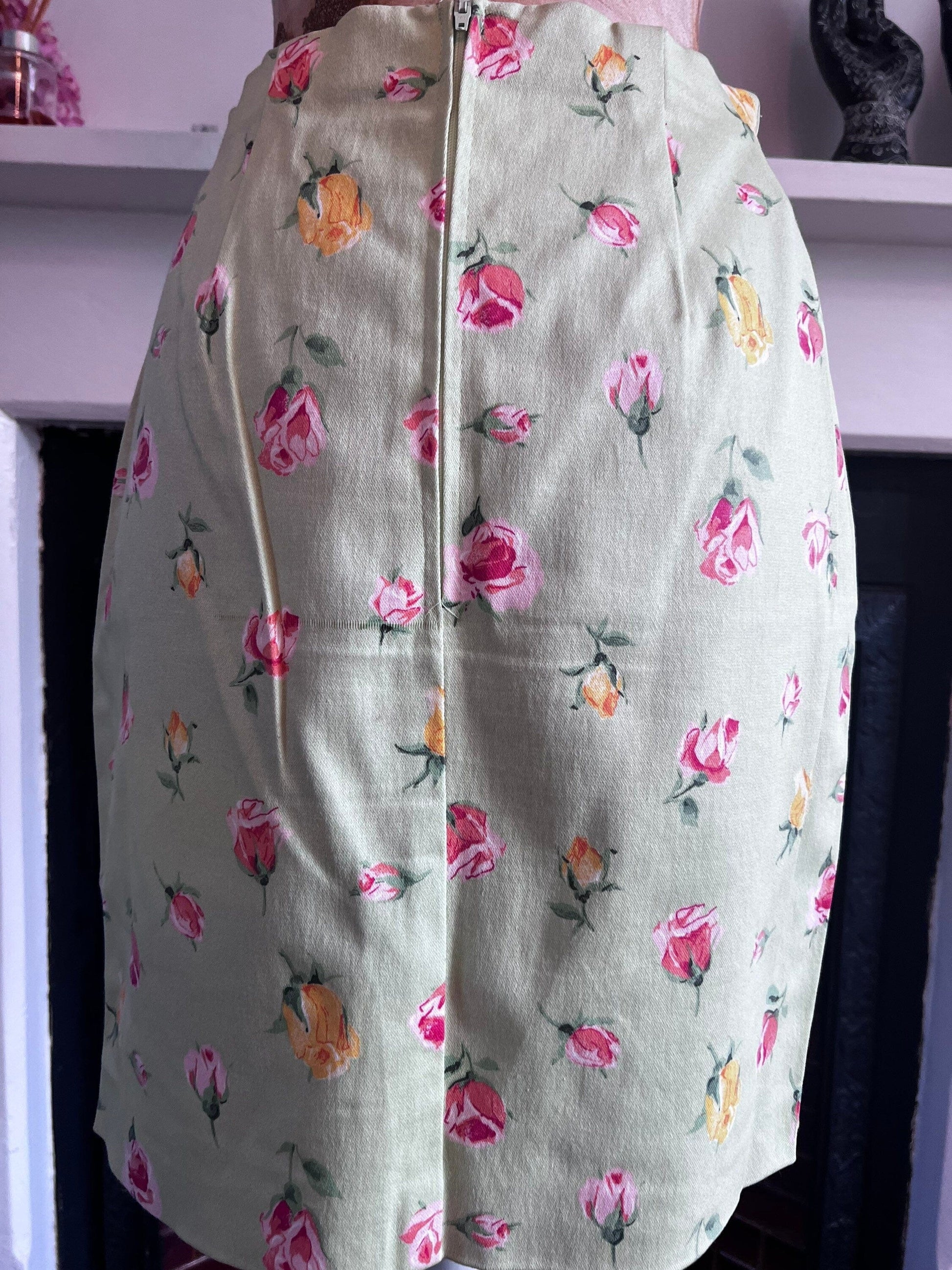 Vintage 90s M&S green floral skirt - pink yellow flowered skirt with back zip - stretch Lyrca pencil skirt