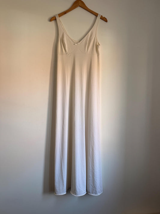 Vintage St Michael Ivory Full Length Slip – 1970s/80s Nylon Maxi Petticoat Nightdress – 36" Bust