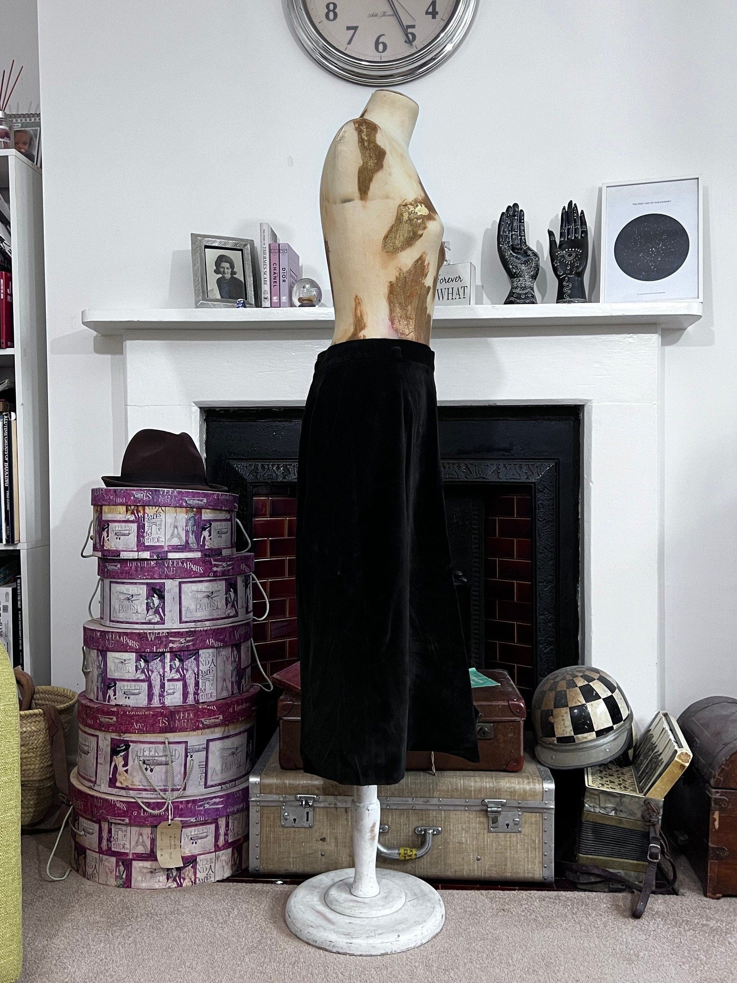 Vintage Velvet Skirt Midi Length Pencil Skirt Black, Vintage Black mid calf skirt, vintage pencil skirt, black skirt, velvet vintage skirt