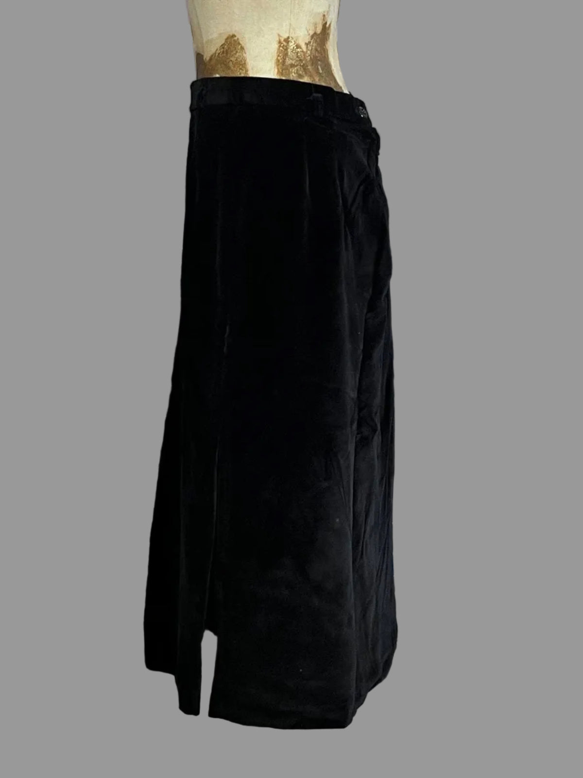 Vintage Velvet Skirt Midi Length Pencil Skirt Black, Vintage Black mid calf skirt, vintage pencil skirt, black skirt, velvet vintage skirt
