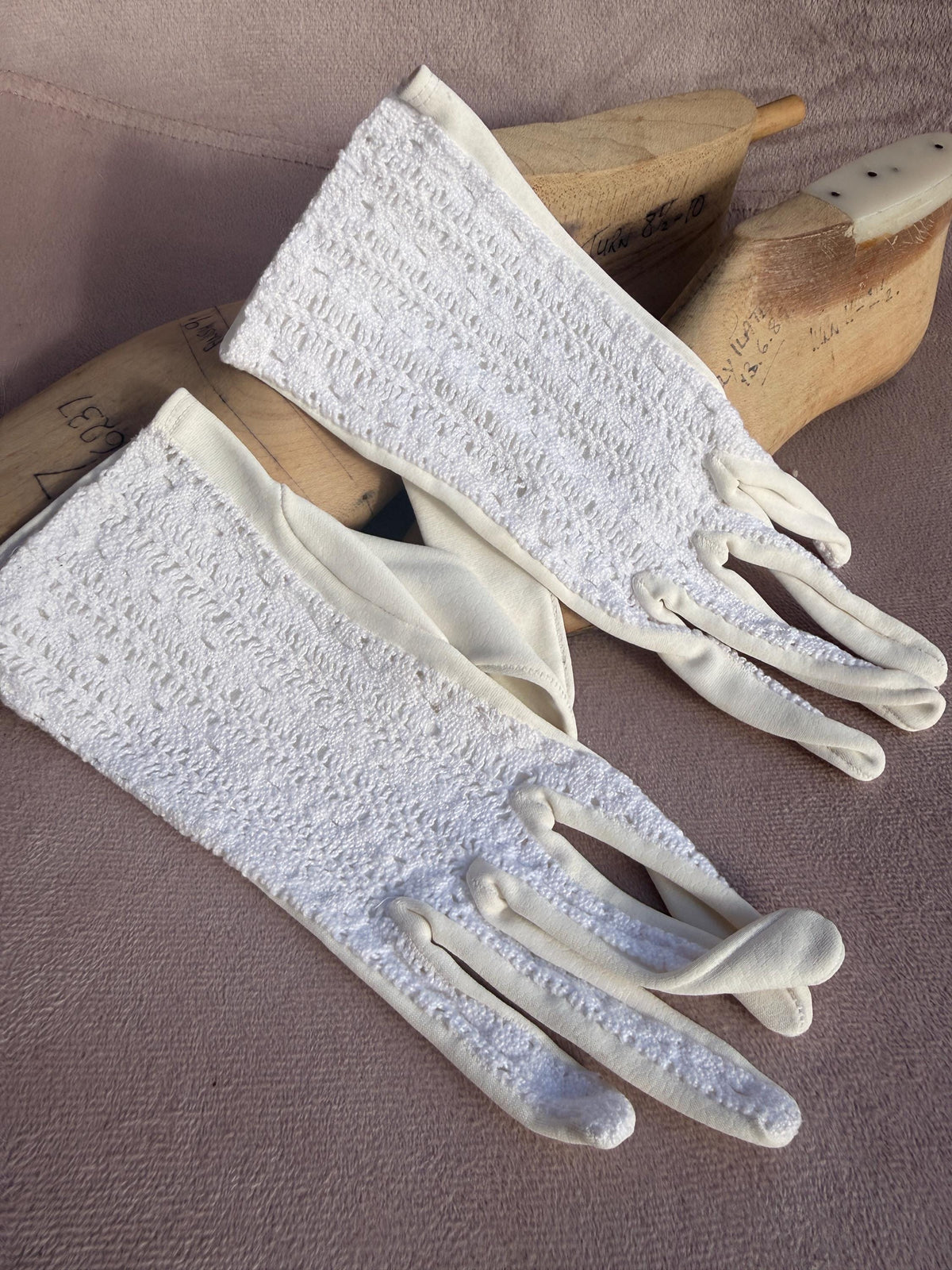 Vintage White Crochet Back Gloves with Cream Fabric Palms – Bridal Wedding Accessories