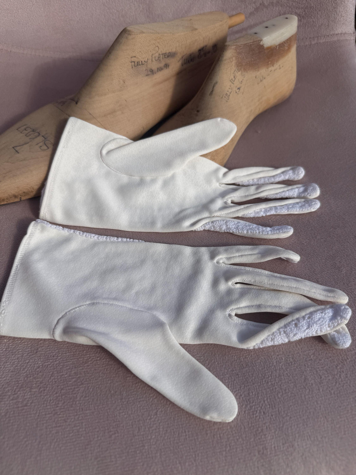 Vintage White Crochet Back Gloves with Cream Fabric Palms – Bridal Wedding Accessories