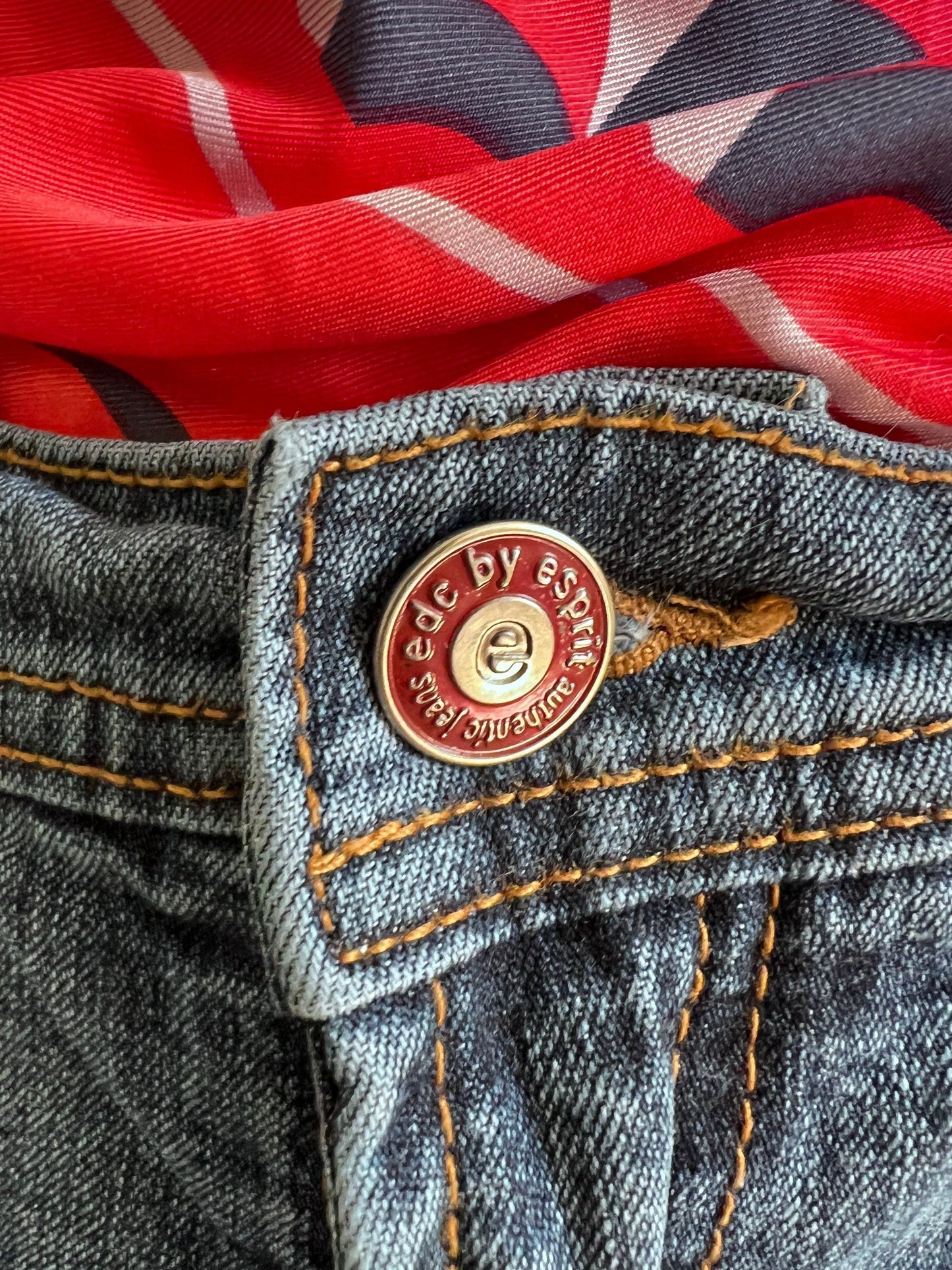 1990s Vintage high waist rise mom jeans, UK 14 waist 32” Leg 30”