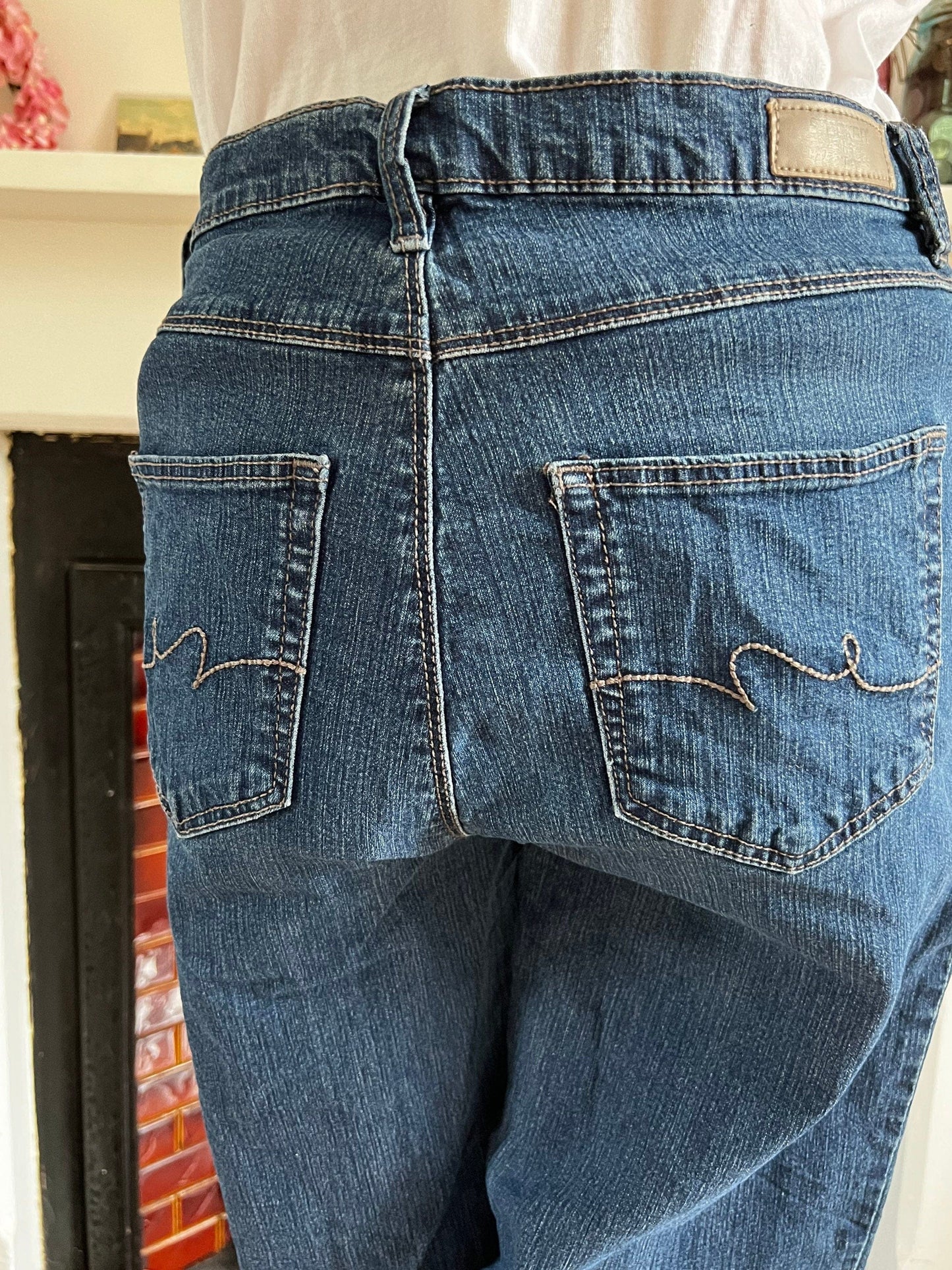 Vintage blue mid rise jeans, UK 14 waist 32” Leg 27” 80s cropped jeans