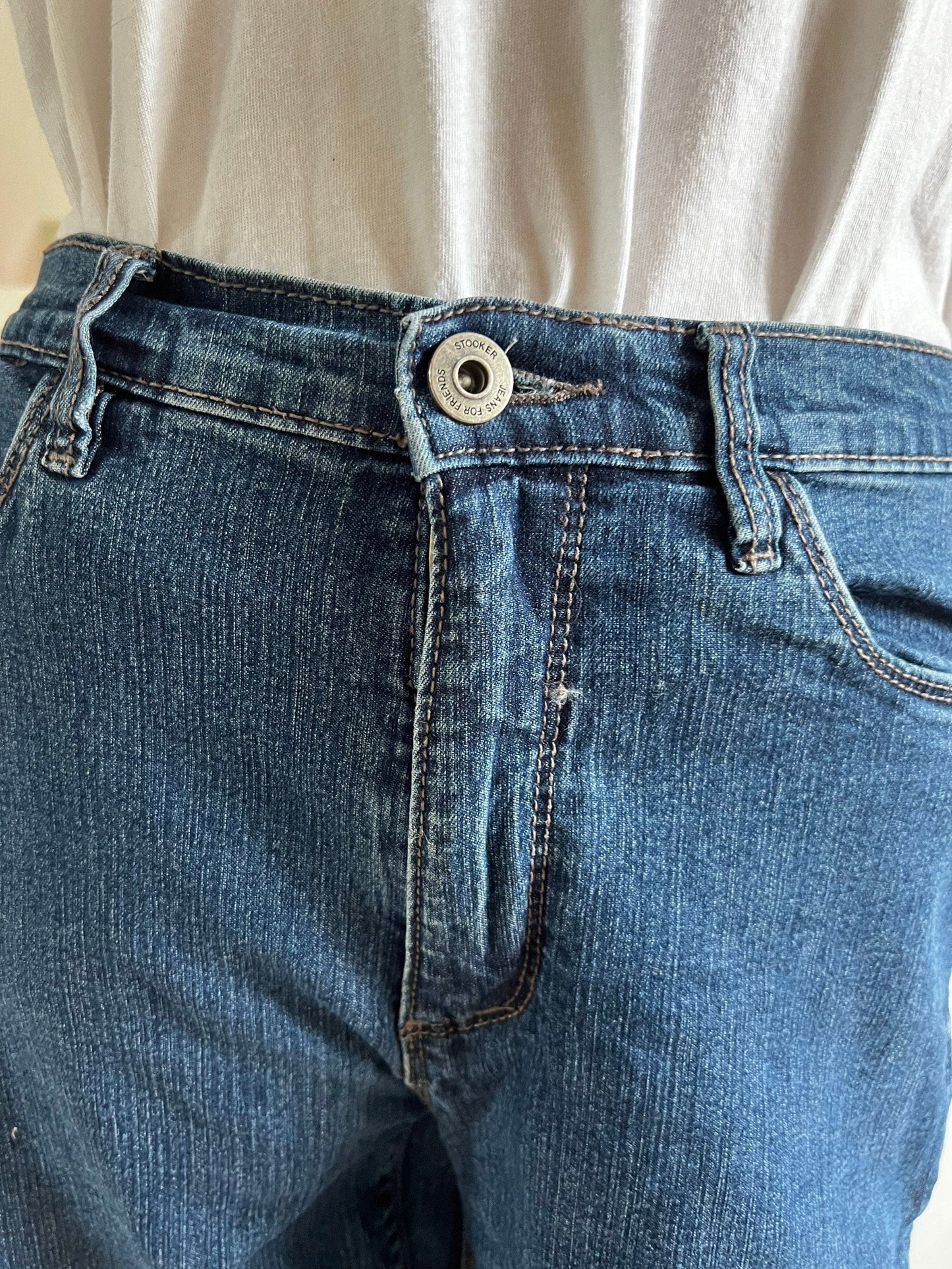 Vintage blue mid rise jeans, UK 14 waist 32” Leg 27” 80s cropped jeans