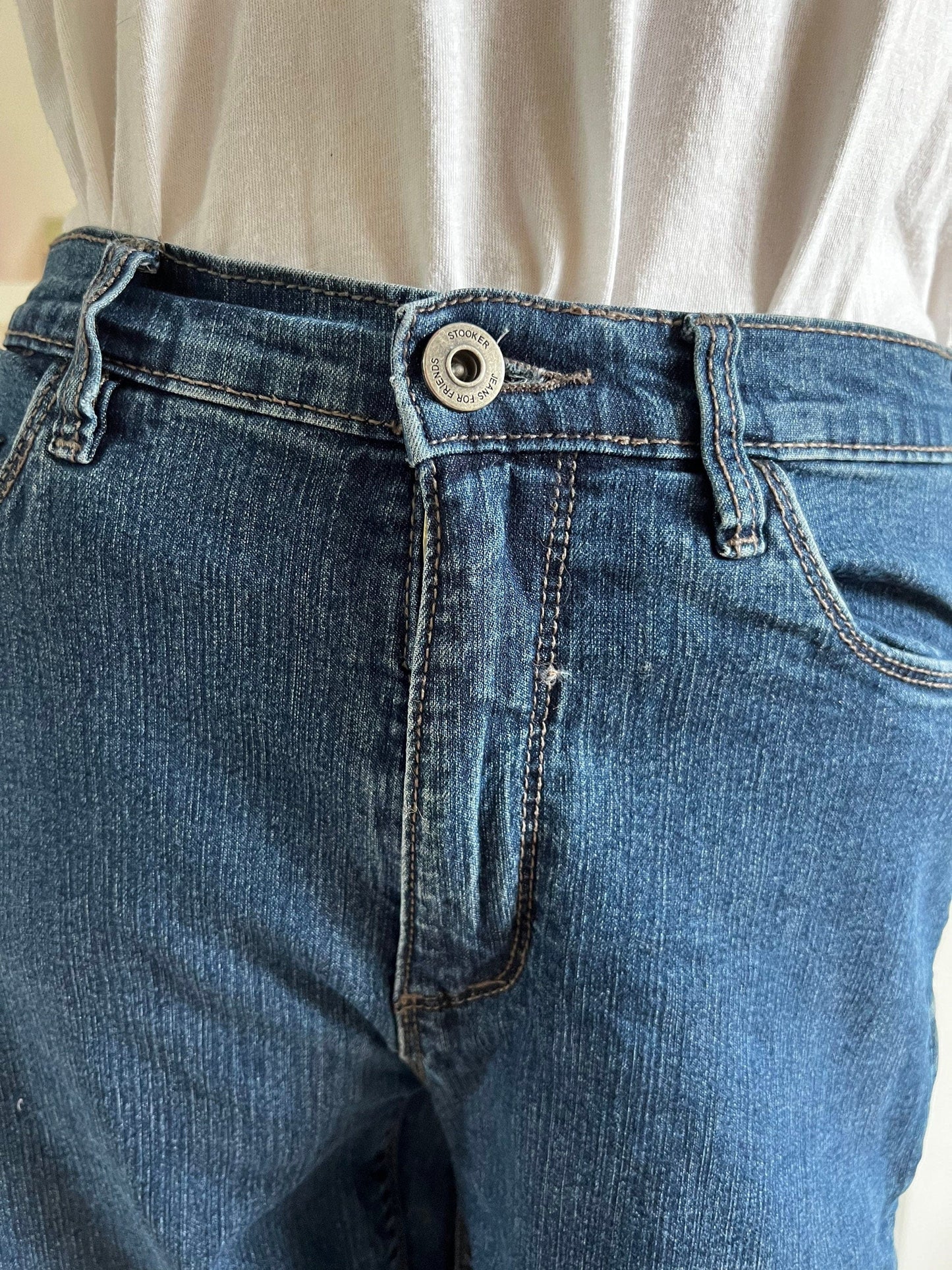 Vintage blue mid rise jeans, UK 14 waist 32” Leg 27” 80s cropped jeans