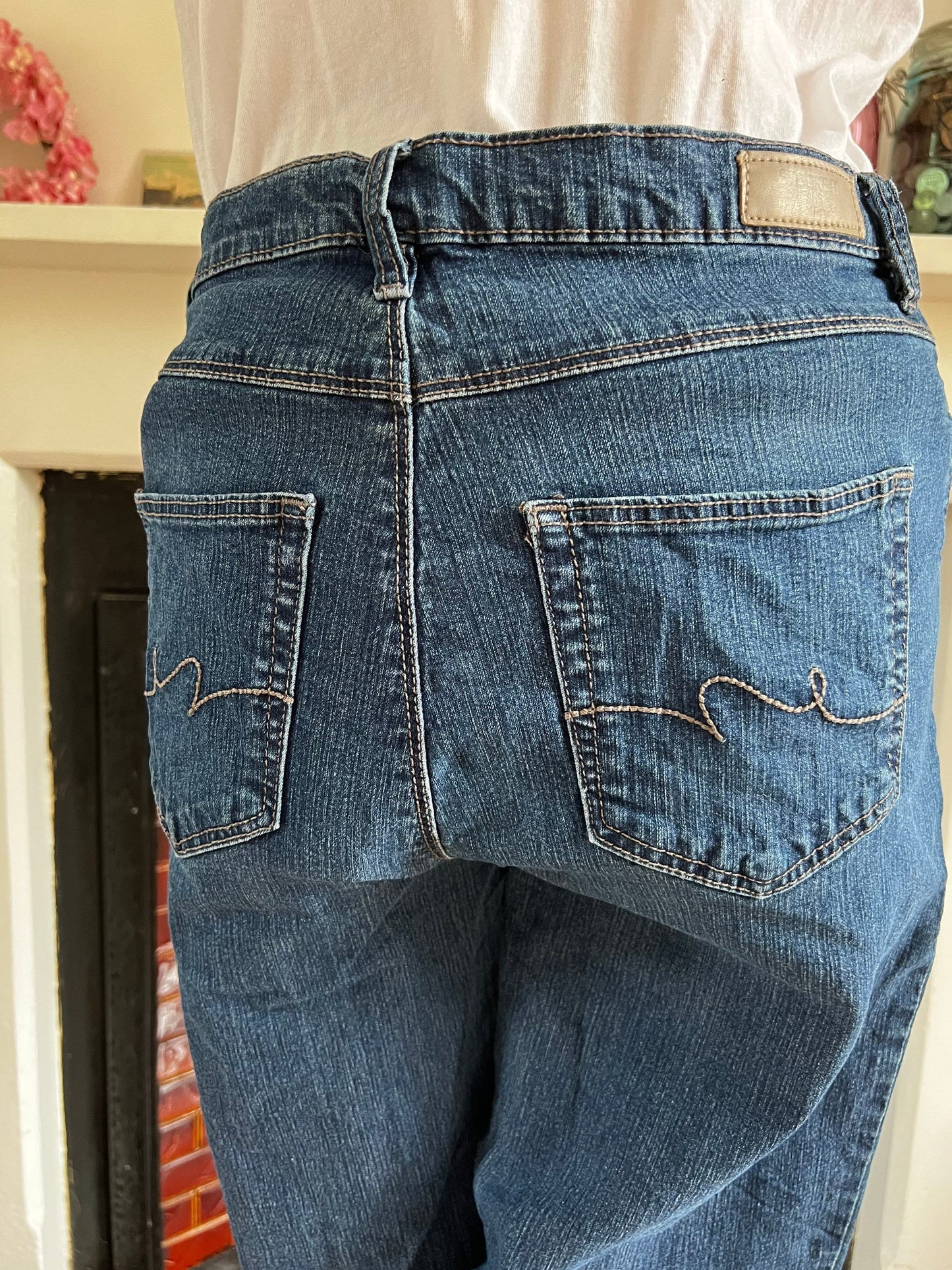 Vintage blue mid rise jeans, UK 14 waist 32” Leg 27” 80s cropped jeans
