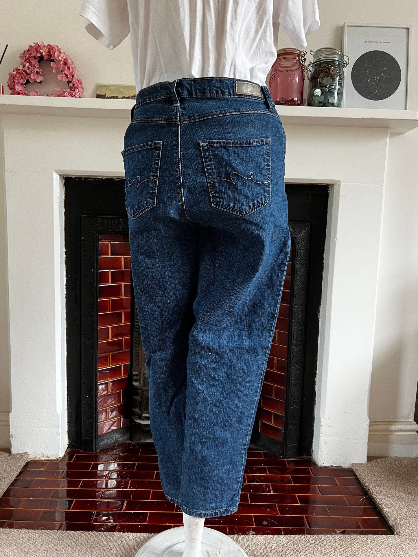 Vintage blue mid rise jeans, UK 14 waist 32” Leg 27” 80s cropped jeans