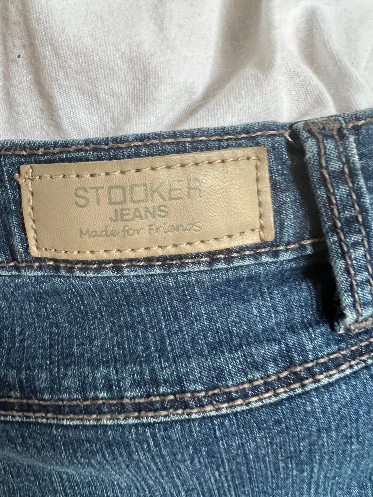 Vintage blue mid rise jeans, UK 14 waist 32” Leg 27” 80s cropped jeans