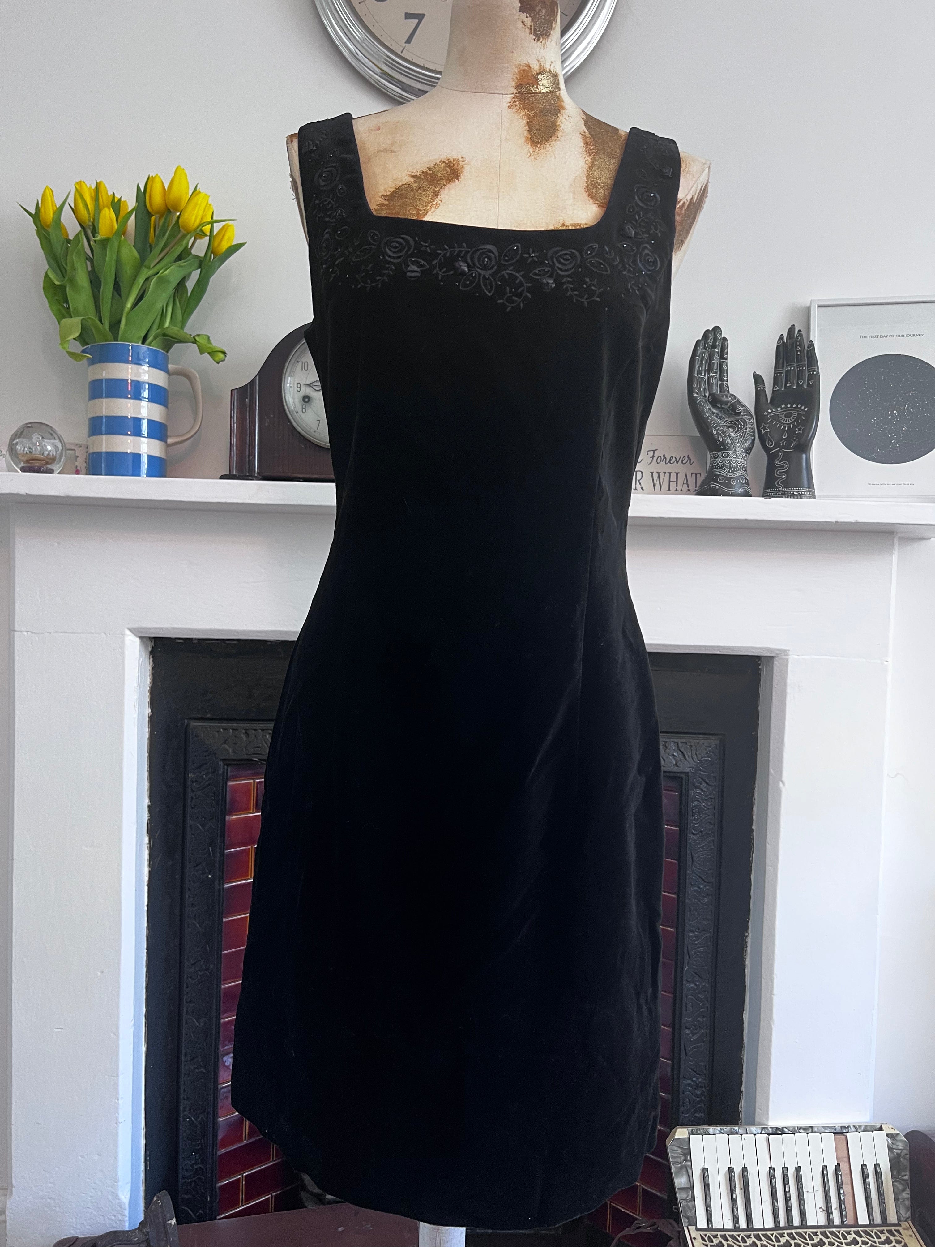 Vintage black 2025 velvet dress