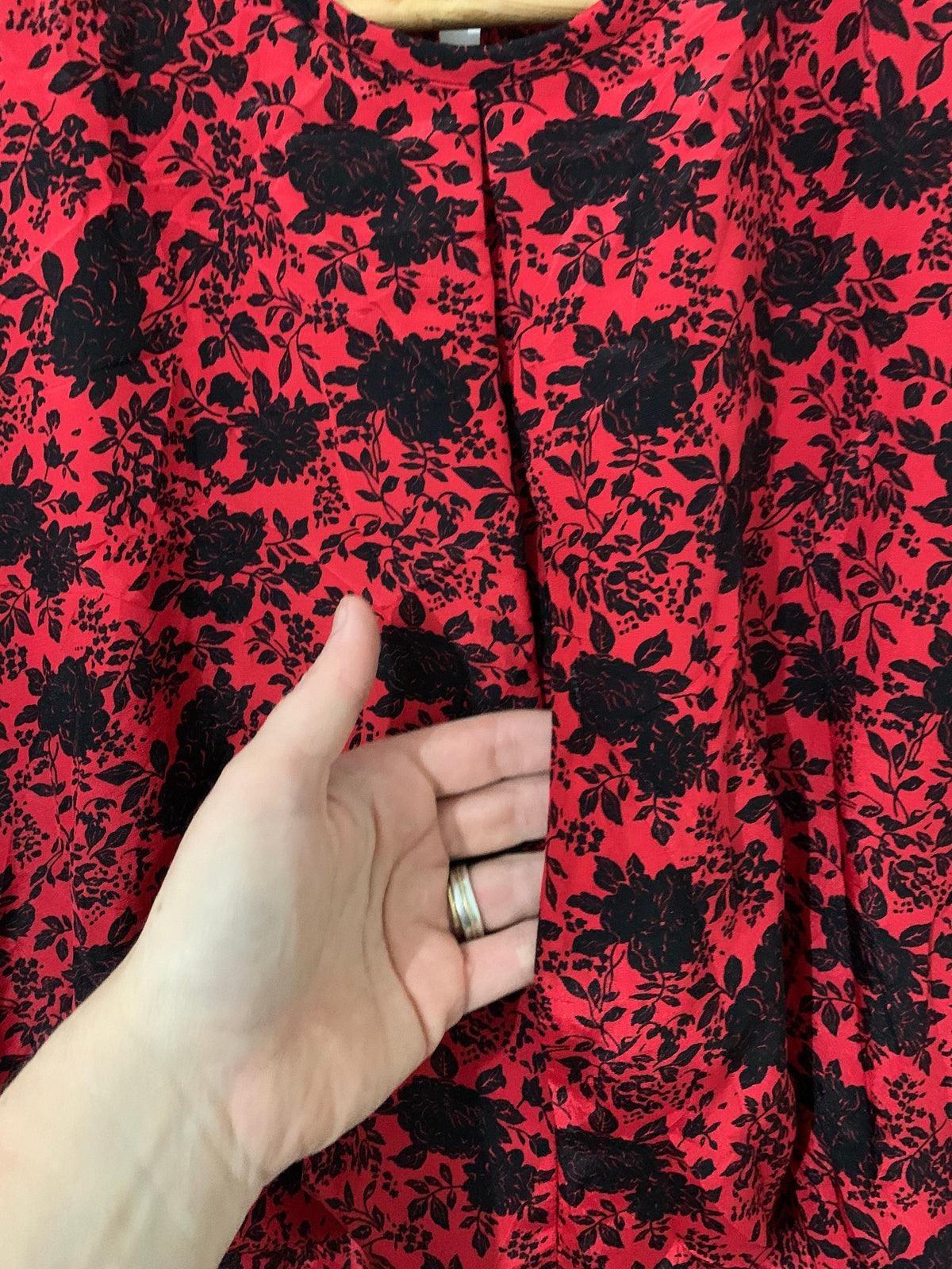 1980s Red Black Floral Midi Dress | Long Sleeve Fit & Flare Day Dress (36" Bust)