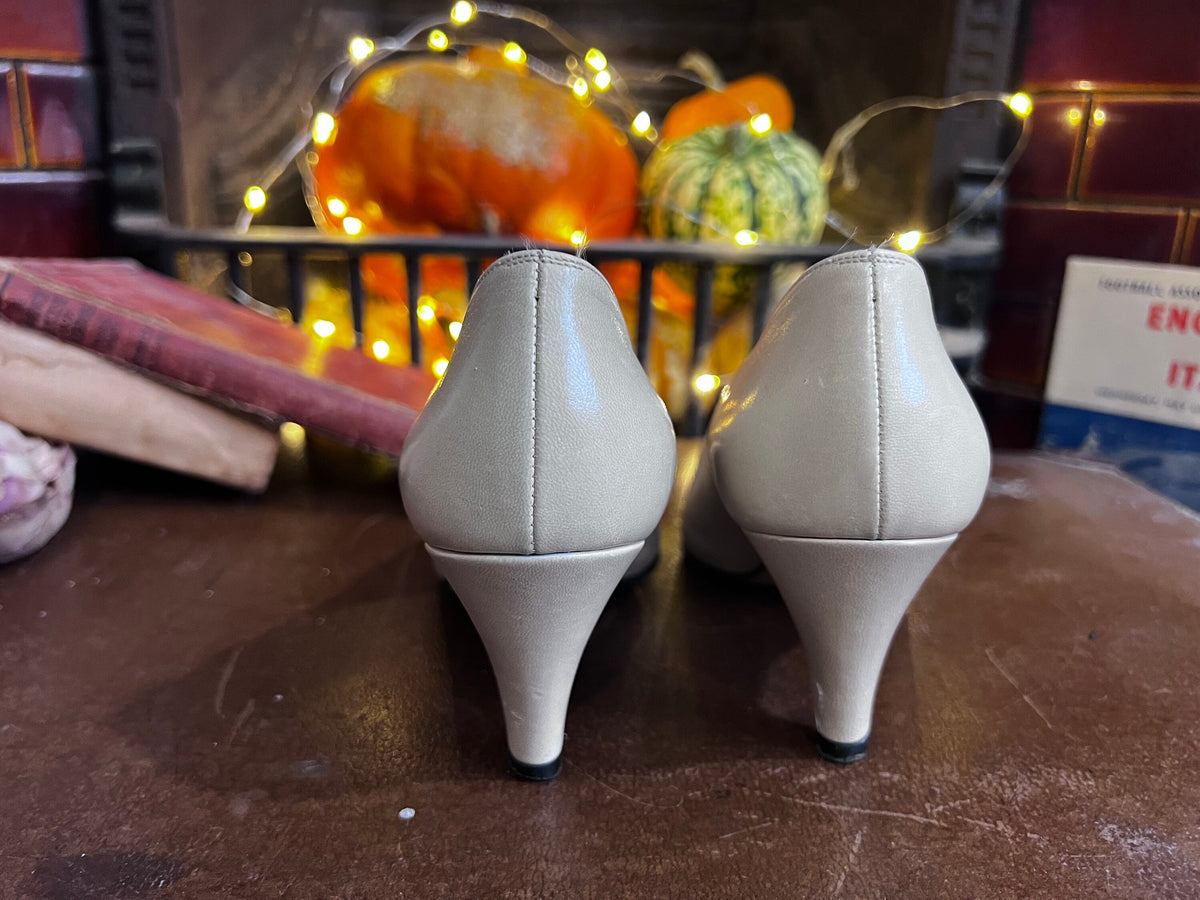 Vintage Céline Paris Leather Shoes: 1950s Cream Heels, UK1