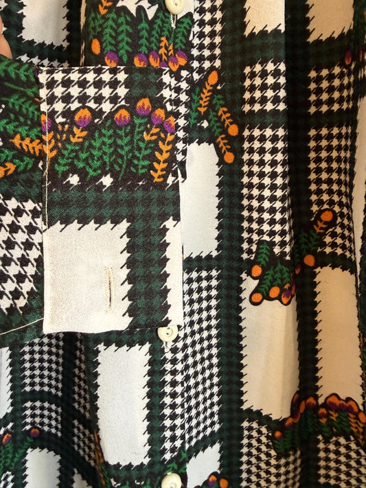 Vintage 70s Floral Dogtooth Blouse | Novelty Print A-Line Polyester Top UK 10