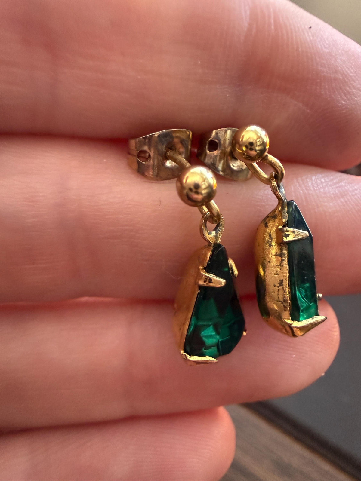 Vintage Green Teardrop Earrings, Emerald Green Drop Earrings, Gold Tone Costume Jewellery, Faceted Stone Earrings