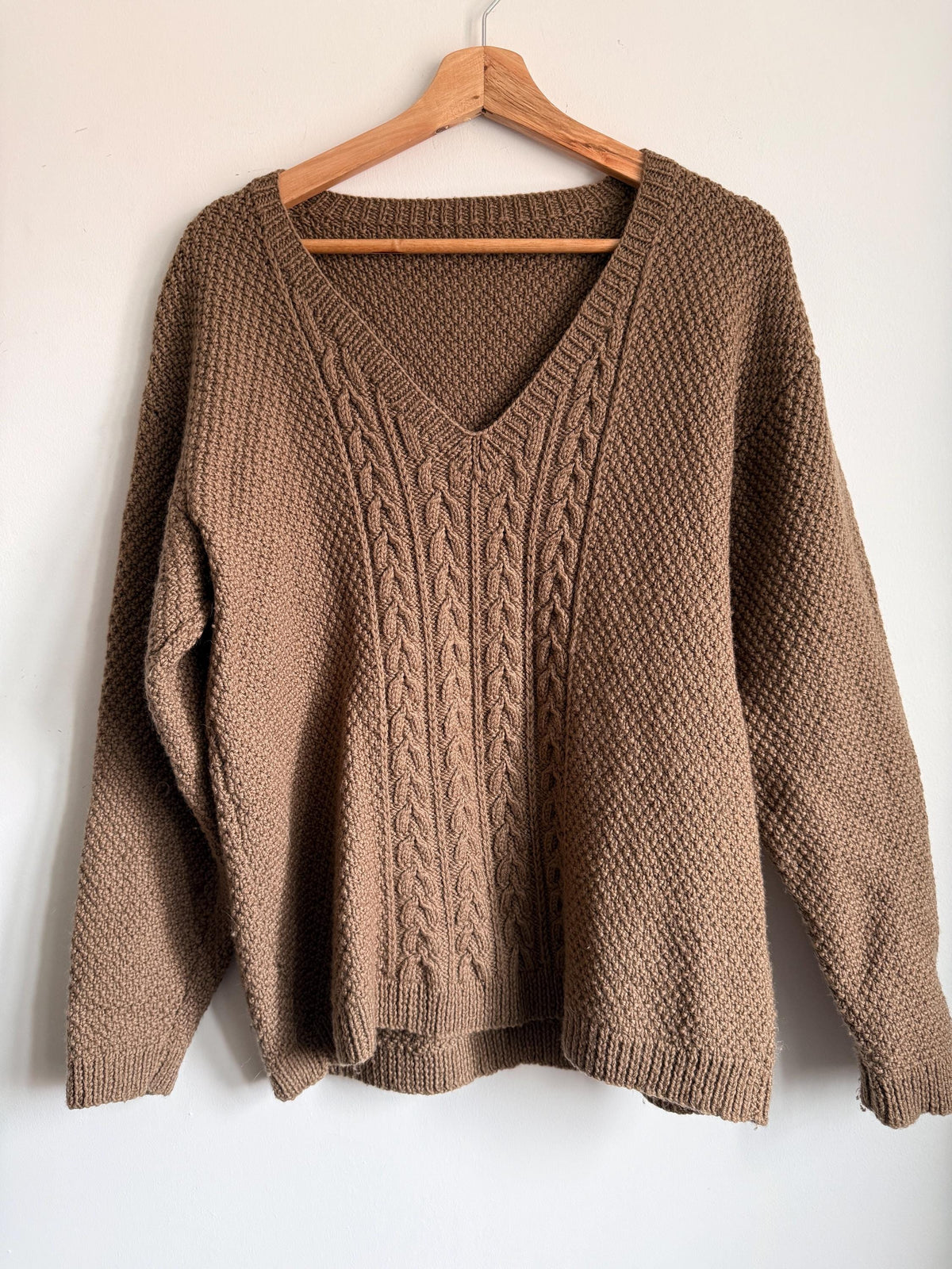 Vintage 1940s Brown Cable Knit Wool Jumper – V Neck Chunky Country Sweater – Unisex Heritage Knit